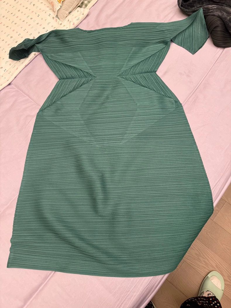Issey Miyake Issey Miyake size:3 Dark green pleated dress Size S / US 4 / IT 40 - 2 Thumbnail