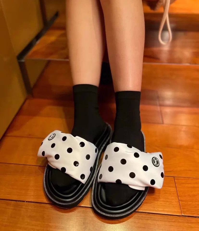 Louis Vuitton LV Black Polka Dot Velcro Puffy Slides 36 (98N, OB) Size US 5.5 / IT 35.5 - 8 Thumbnail