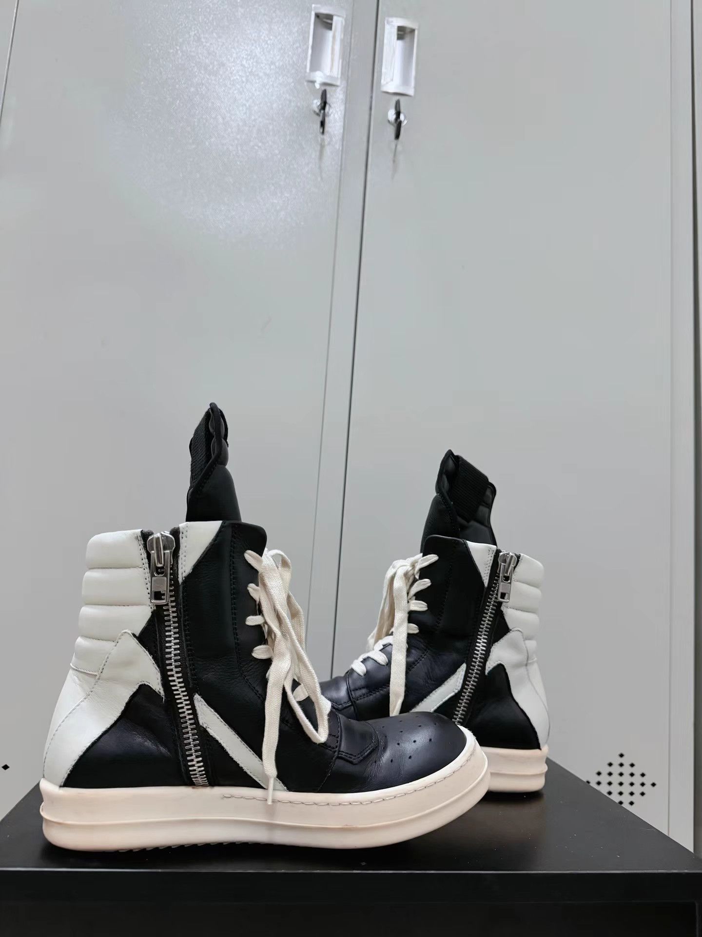 Rick Owens Rick Owens black and white leather casual shoes Size US 7 / IT 37 - 5 Thumbnail