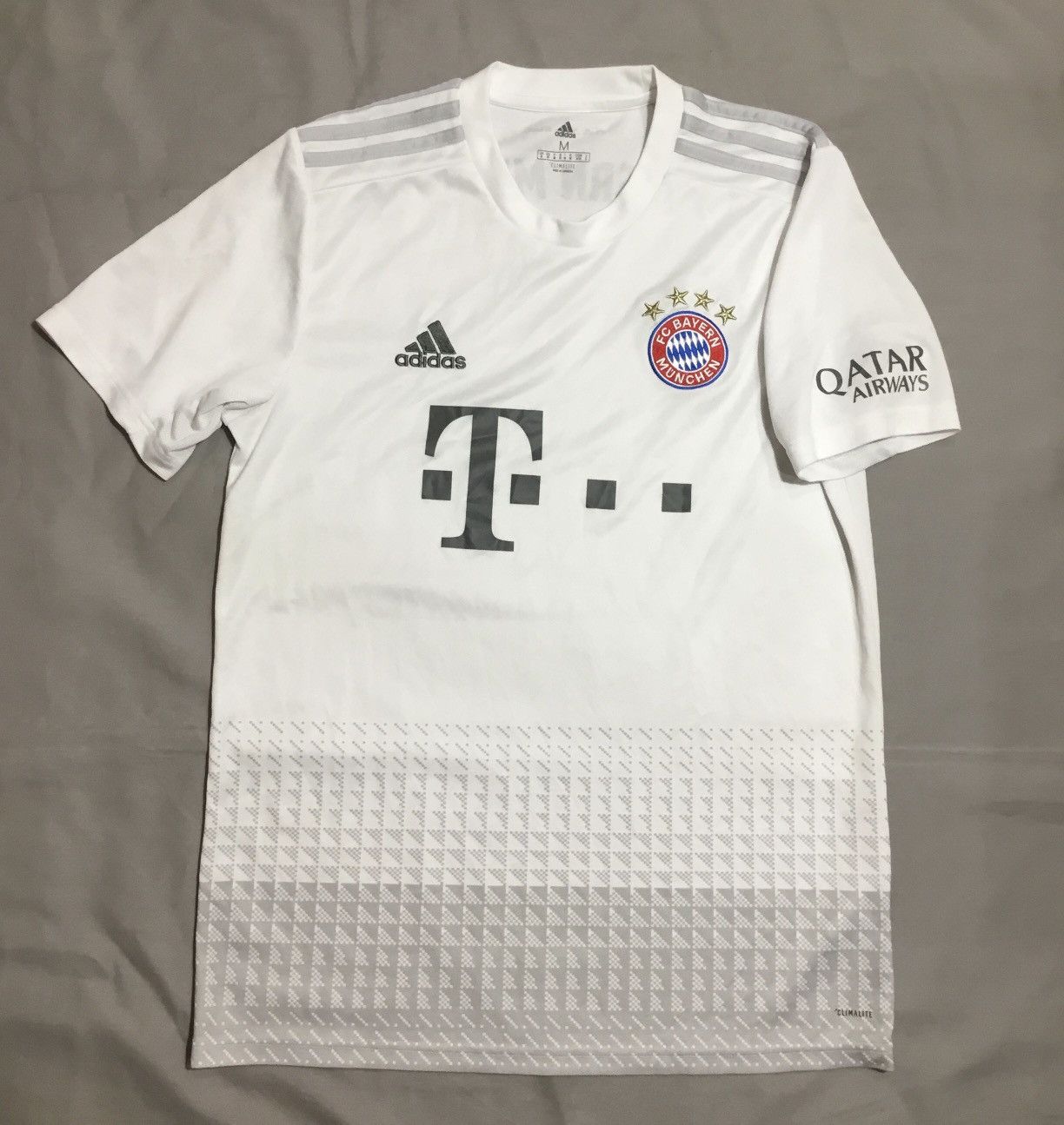Adidas FC Bayern Munchen T-Mobile Soccer Adidas Jersey Men’s Size M Size US M / EU 48-50 / 2 - 6 Thumbnail