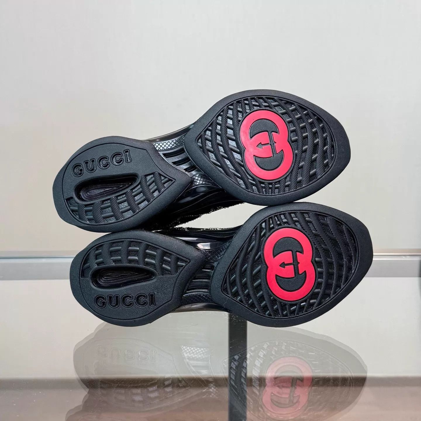 Gucci Gucci Crystal Perforated Runners 37.5W Size US 7 / IT 37 - 7 Thumbnail