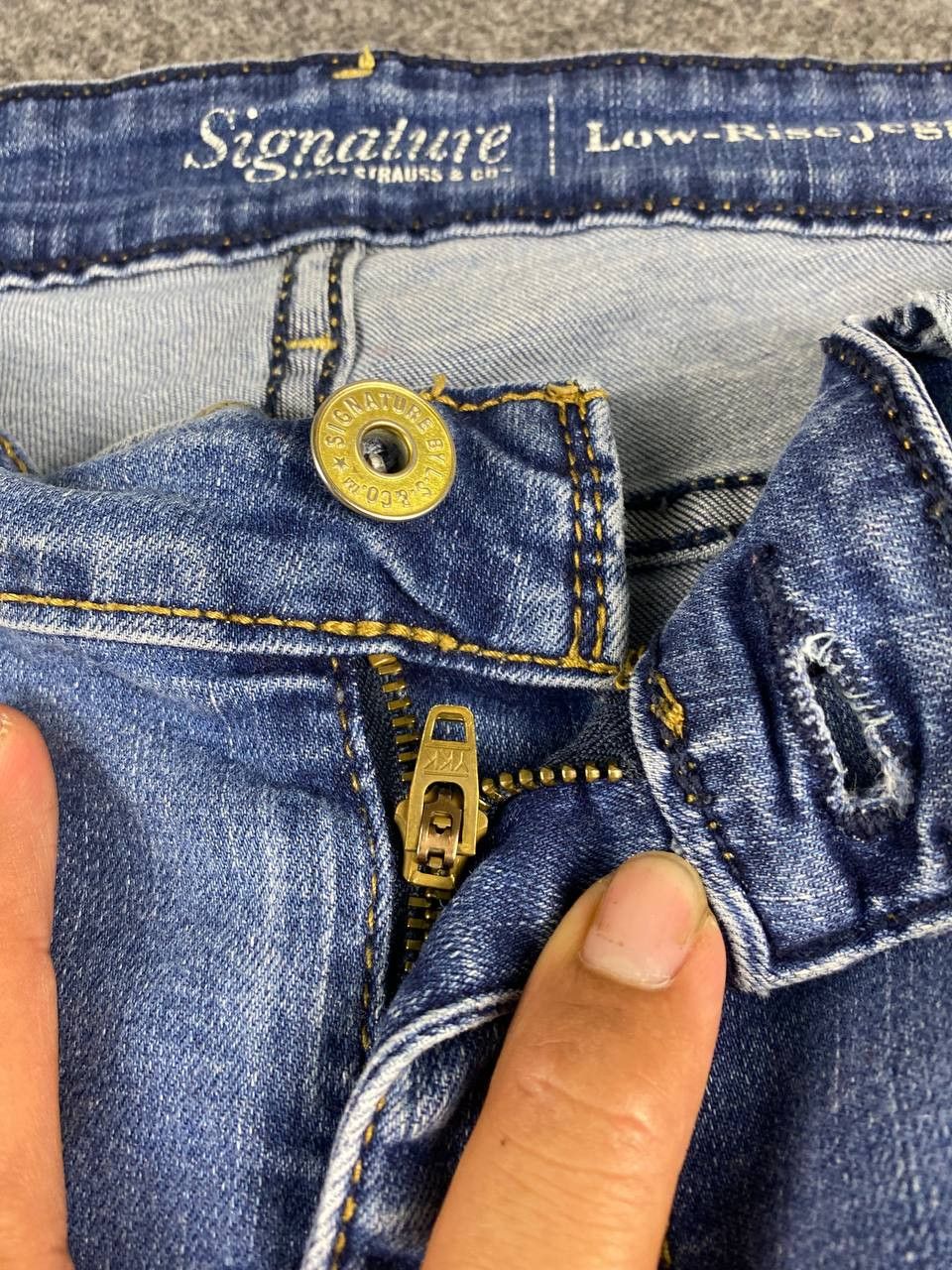 Levi's levis signature low rise jegging distressed denim Size 37" - 14 Thumbnail