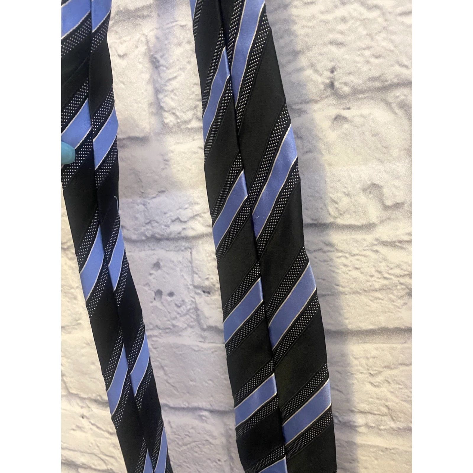 Vintage **Donald Trump Signature Collection Blue Stripe Tie 100% Silk** User: **Donald Trump Signature Collection Blue Stripe Mens Tie 100% Silk** Size ONE SIZE - 5 Thumbnail