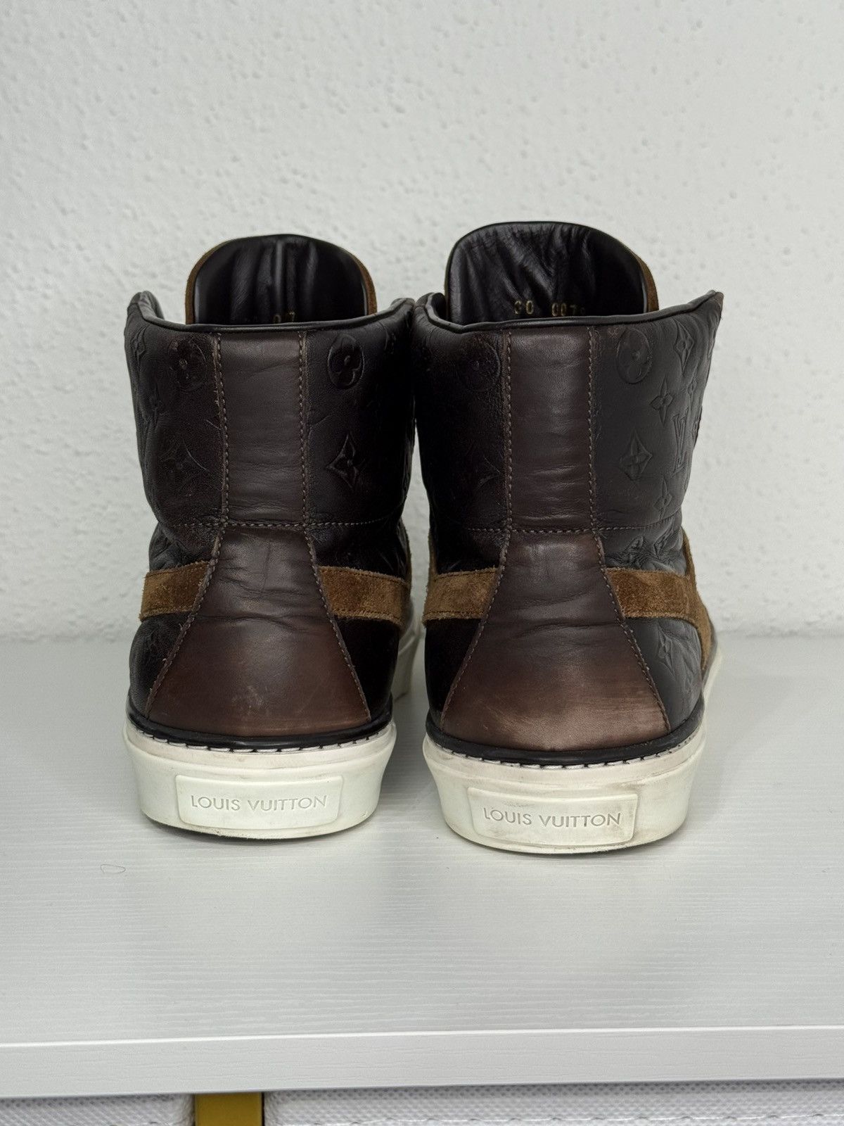 Louis Vuitton Louis Vuitton LV Monogram High Top Leather Sneakers Size US 9.5 / EU 42-43 - 4 Thumbnail