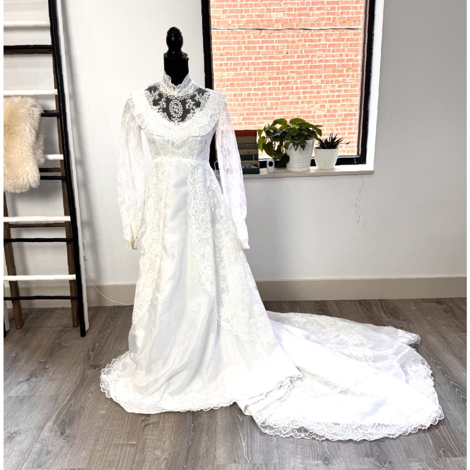 Vintage VINTAGE Union Made White Lace Victorian Boho High Neck Wedding Dress 60s 70s 8 Size ONE SIZE - 2 Thumbnail