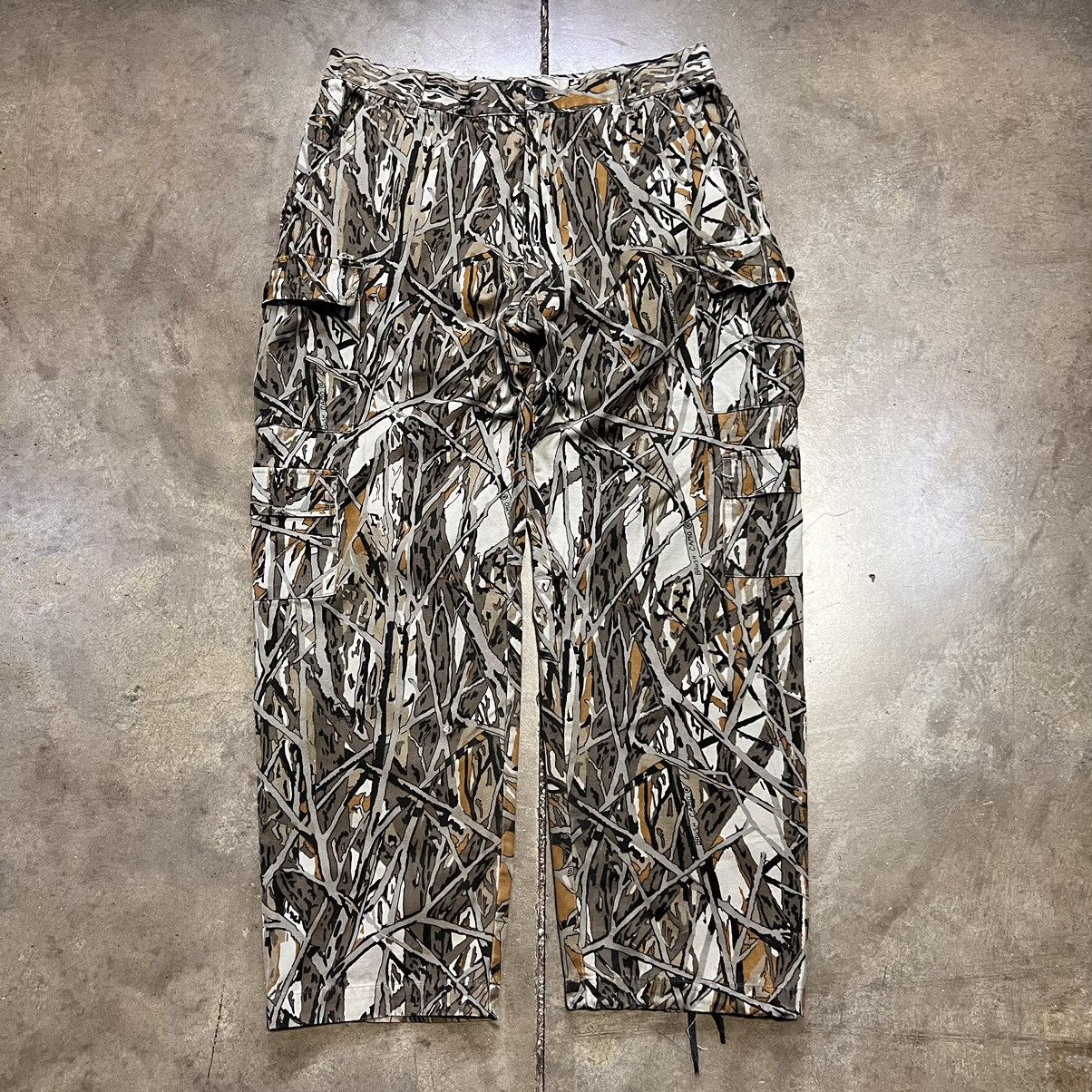 Vintage Vintage 80s 90s Camo Baggy Cargo Pants Wide Leg RealTree Size US 32 / EU 48 - 1 Thumbnail