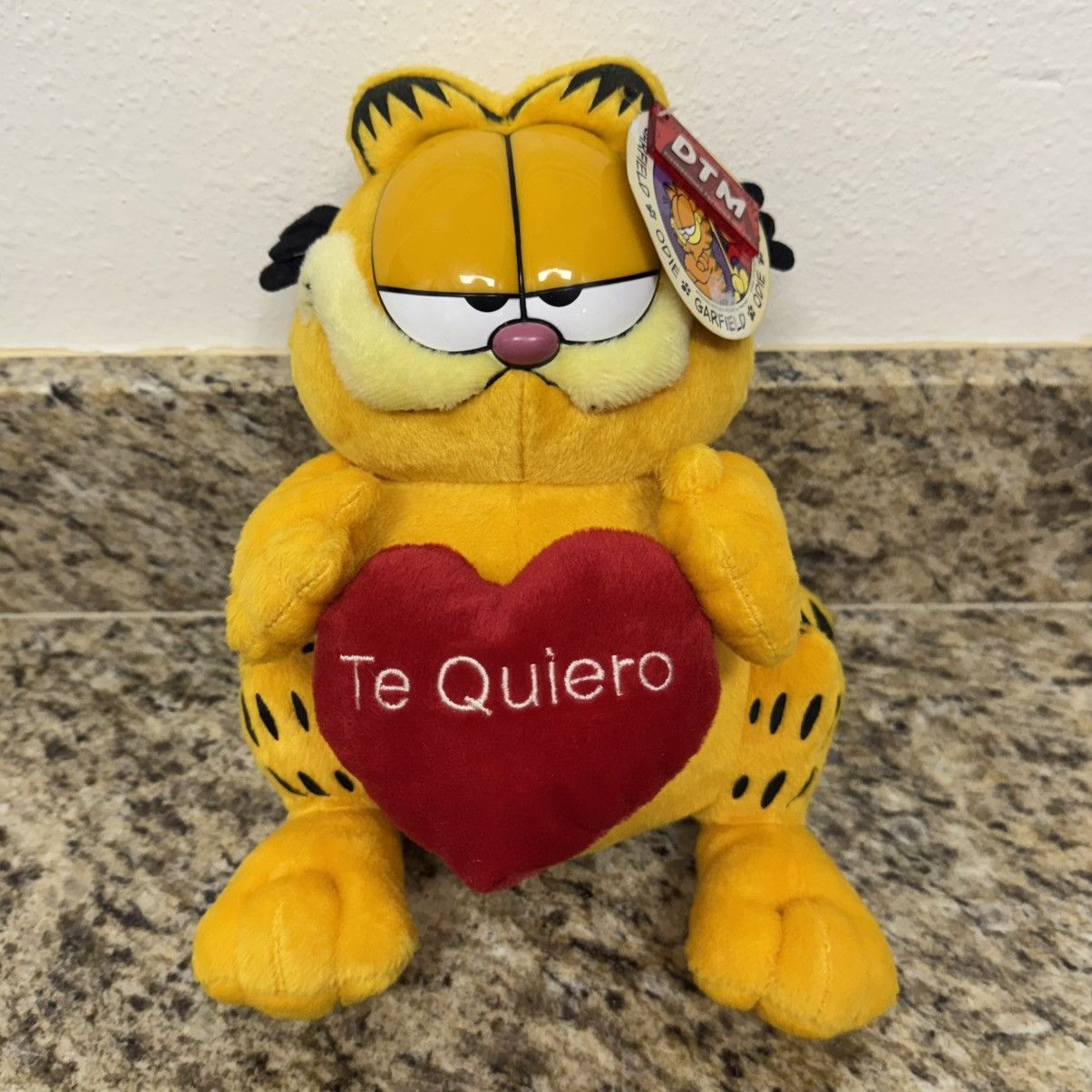 Vintage Vintage Garfield Te Quiero” 11” Spanish Valentines Day Plush Size ONE SIZE - 1 Thumbnail