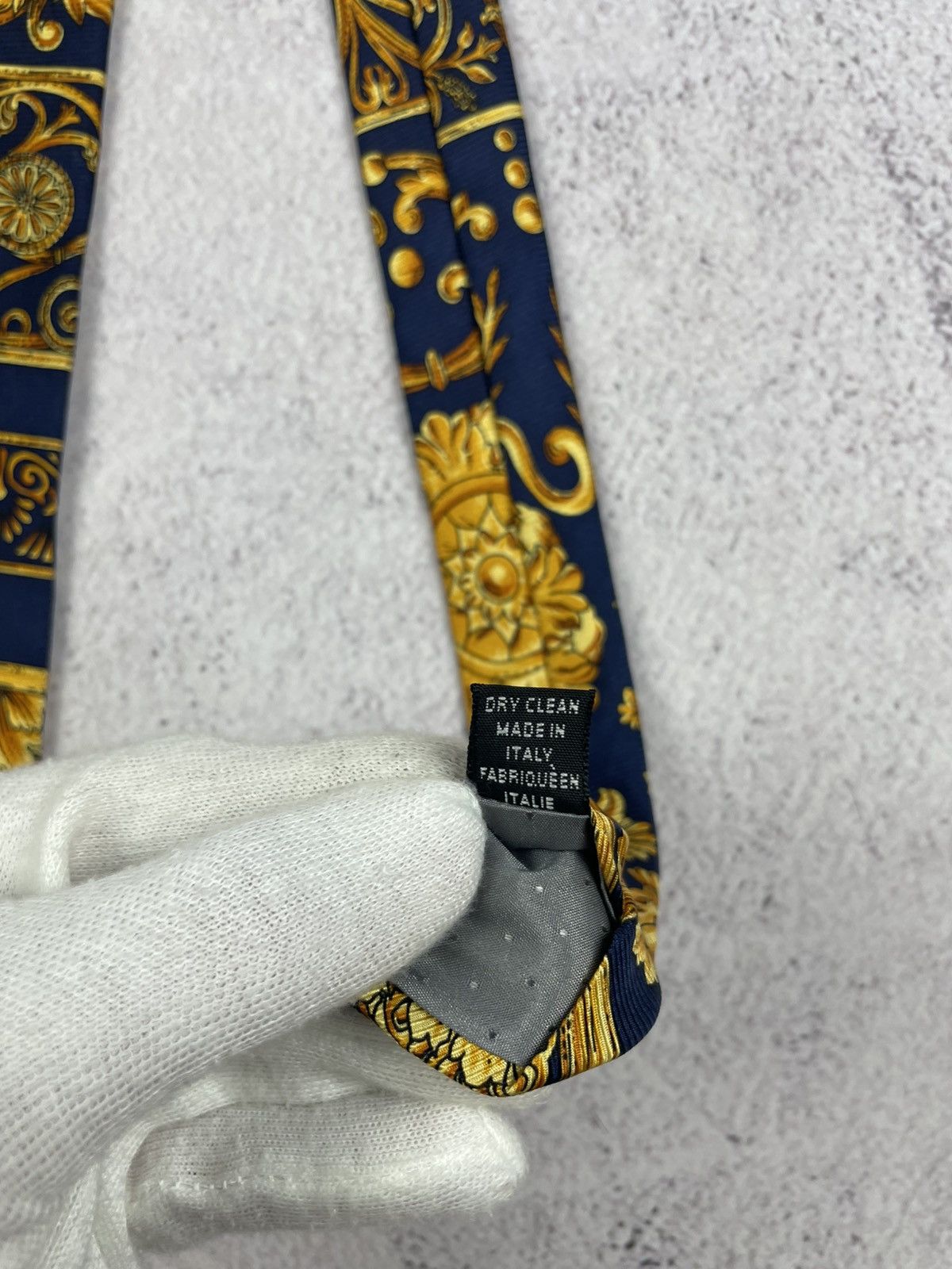 Versace Gianni Versace Vintage Silk Tie Baroque Pattern Navy Gold Size ONE SIZE - 12 Thumbnail