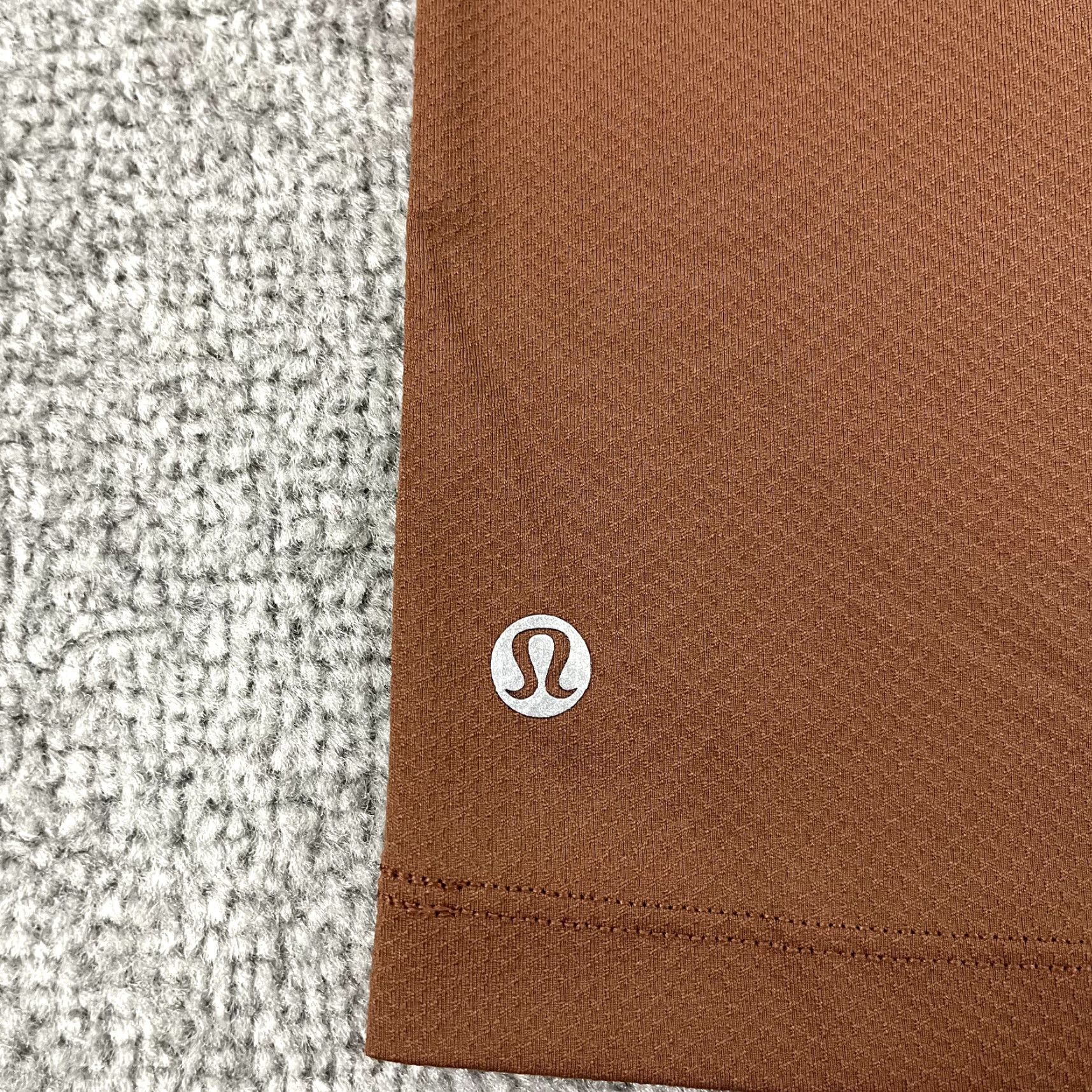 Lululemon LULULEMON Shirt Men Large/XL Brown Athletic Workout Gym Training Running Stretch Shirt Mens Large Brown Classic Athletic Sports Size US L / EU 52-54 / 3 - 3 Thumbnail