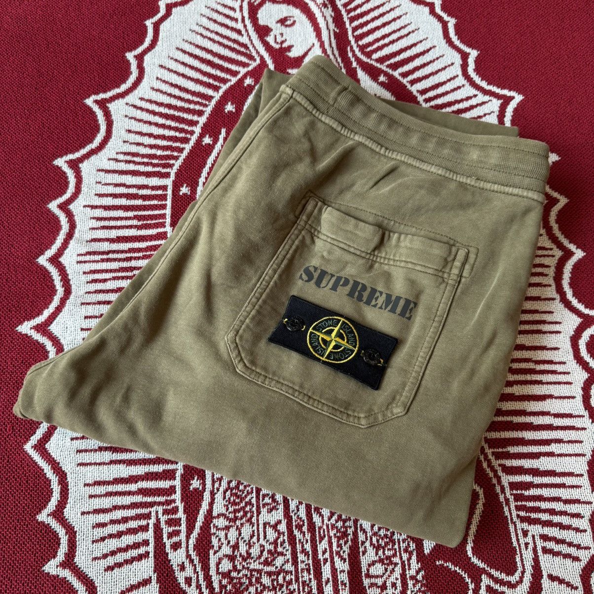 Stone Island × Supreme Used FW17 Supreme Stone Island Sweatpants Size L Olive Size US 34 / EU 50 - 13 Thumbnail