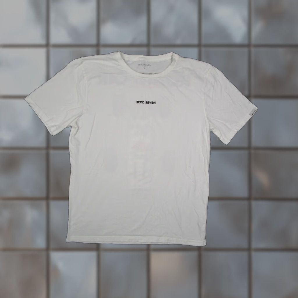 Vintage VINTAGE Hero Seven Mens T-Shirt Short Sleeve Crew Neck Cotton White Racing F1 Cars Sports 2020s Size US L / EU 52-54 / 3 - 1 Thumbnail