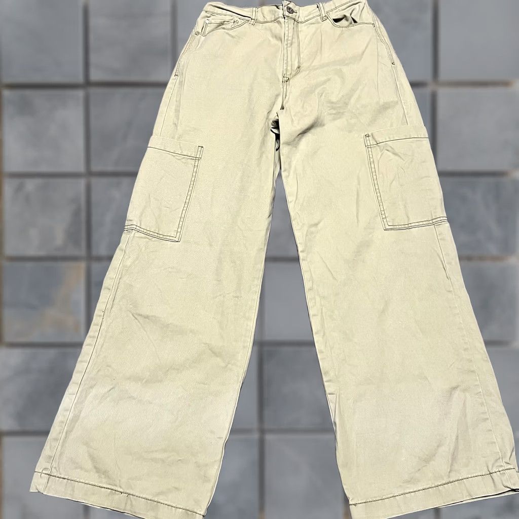 Vintage Kensie Jeans Cargo Pants Womens 10/30 Light Green Wide Leg Distressed Utility, Cargo, Women, 10, Regular, Green, Kensie Jeans Cargo Pants, 29-32 x 30 Size 32" / US 10 / IT 46 - 1 Thumbnail