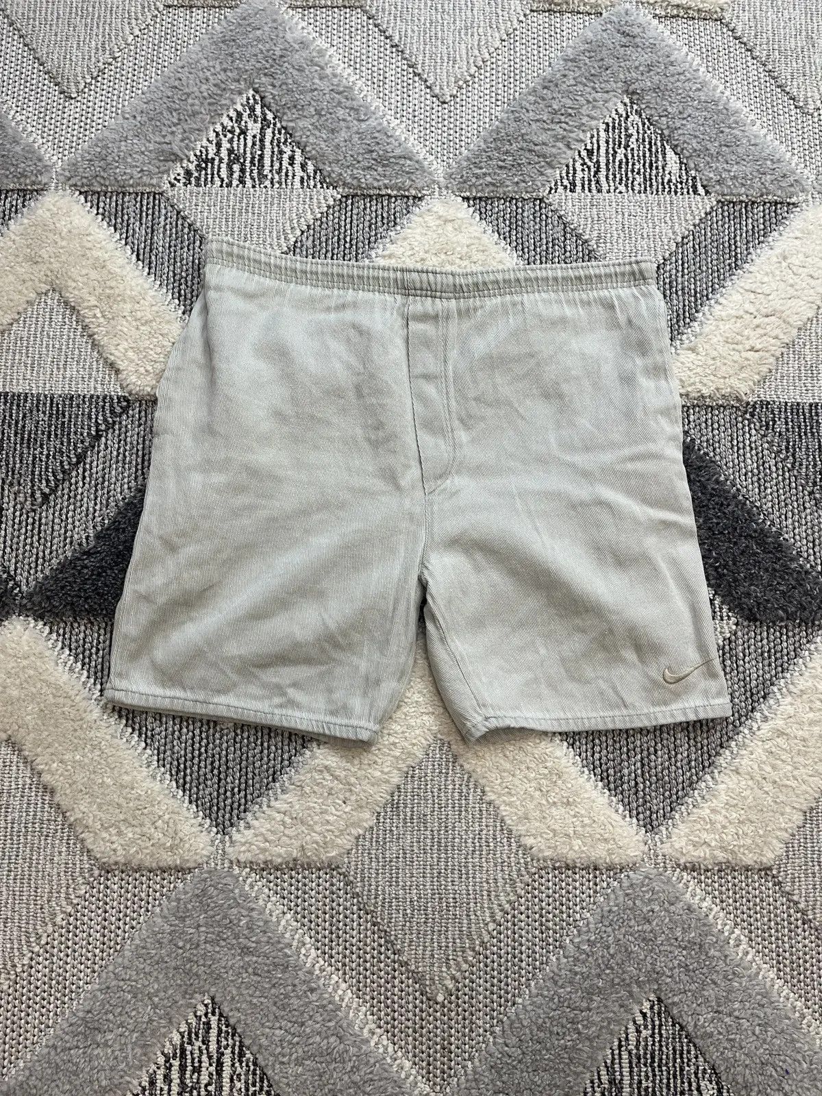 Nike Vintage Nike USA Grey Corduroy Shorts Swoosh Embroidered Size US 34 / EU 50 - 1 Thumbnail