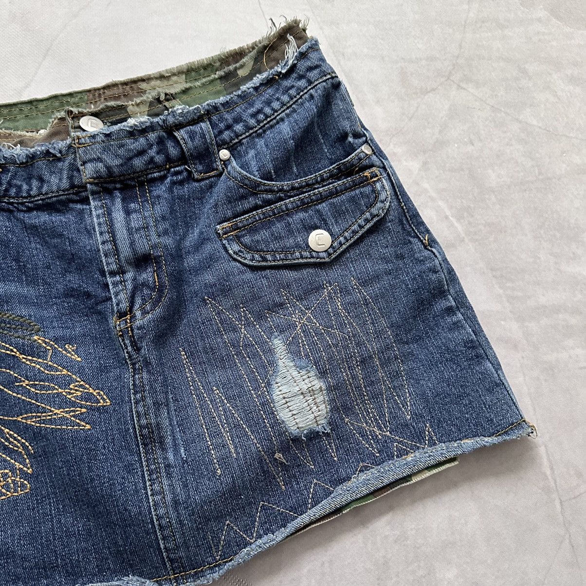 Ed Hardy 00s Hysteric Glamour Style Mini Skirt Embroidered Denim Size 28" / US 6 / IT 42 - 3 Thumbnail