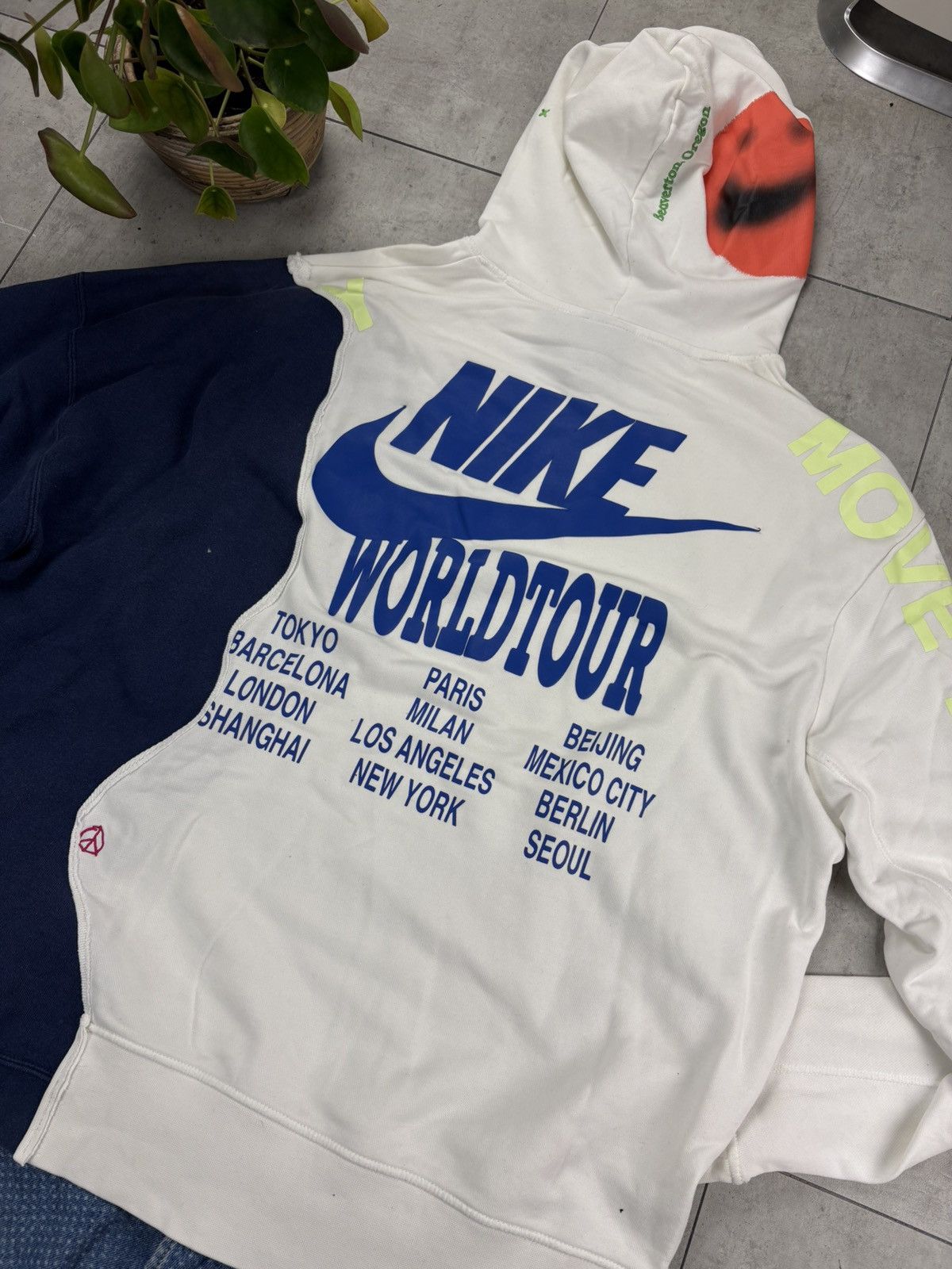 Nike Nike World Tour Distorted.Lab Custom Hoodie Swoosh Size US L / EU 52-54 / 3 - 1 Thumbnail