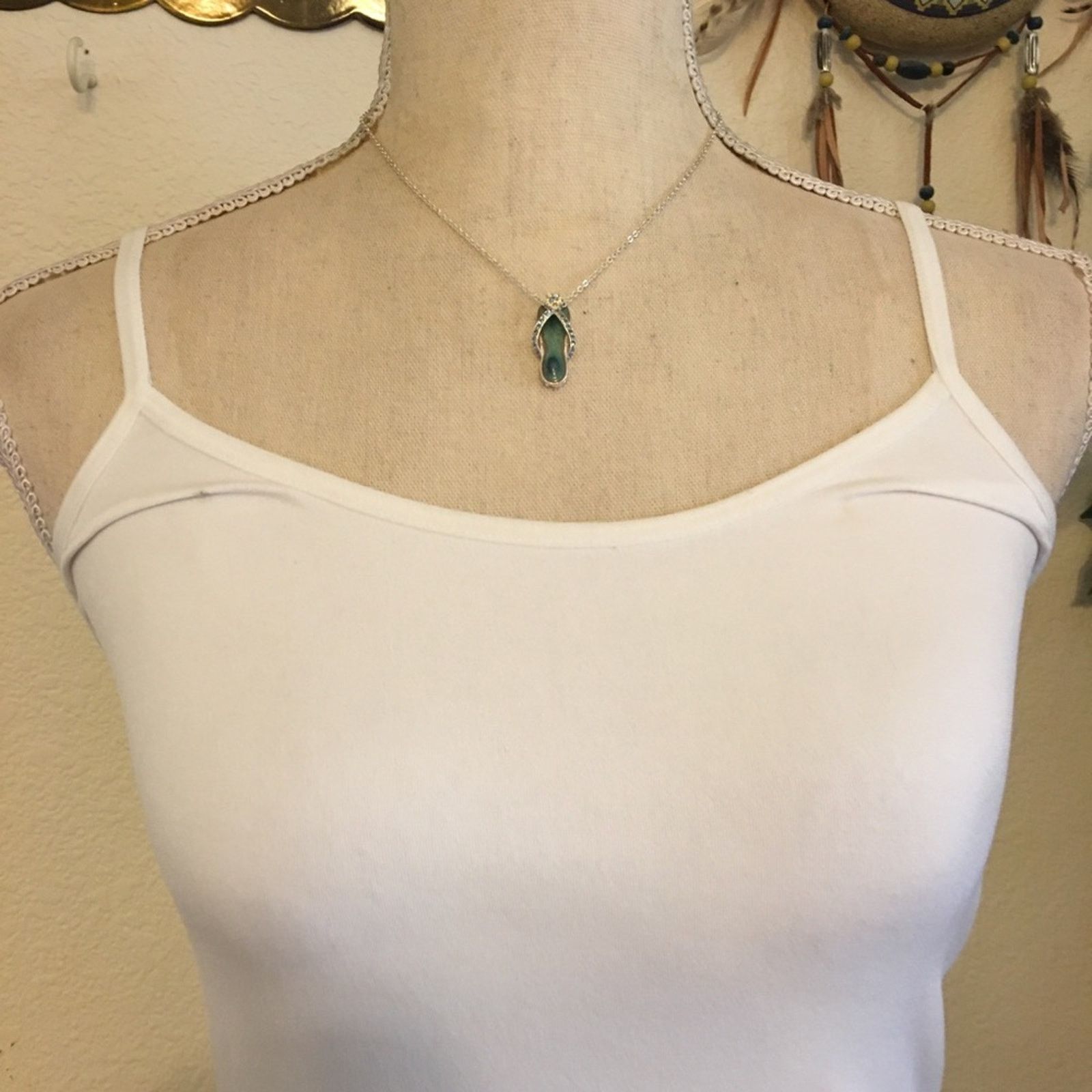 Jewelry Avon faceted enamel flip flop pendant on chain Size ONE SIZE - 3 Thumbnail
