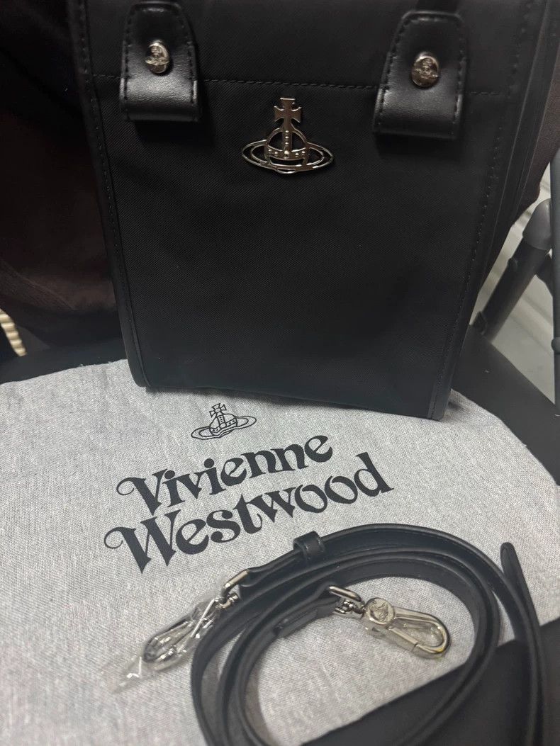 Vivienne Westwood Vivienne Westwood size os The piano book is in a tote bag Size ONE SIZE - 2 Thumbnail