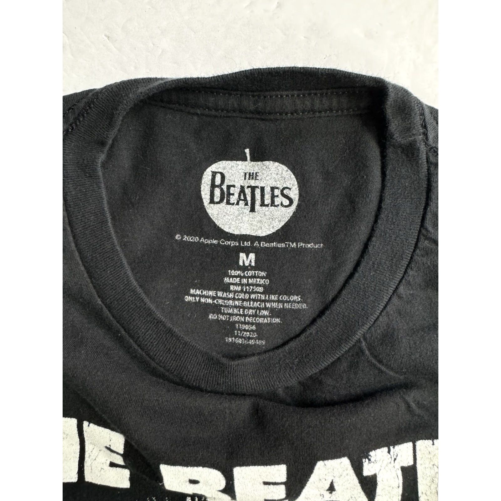 Vintage The Beatles T Shirt Medium Black Crossing Abbey Road Shirt Unisex Adults M Mens Womens Graphic Tee Size US M / EU 48-50 / 2 - 3 Thumbnail