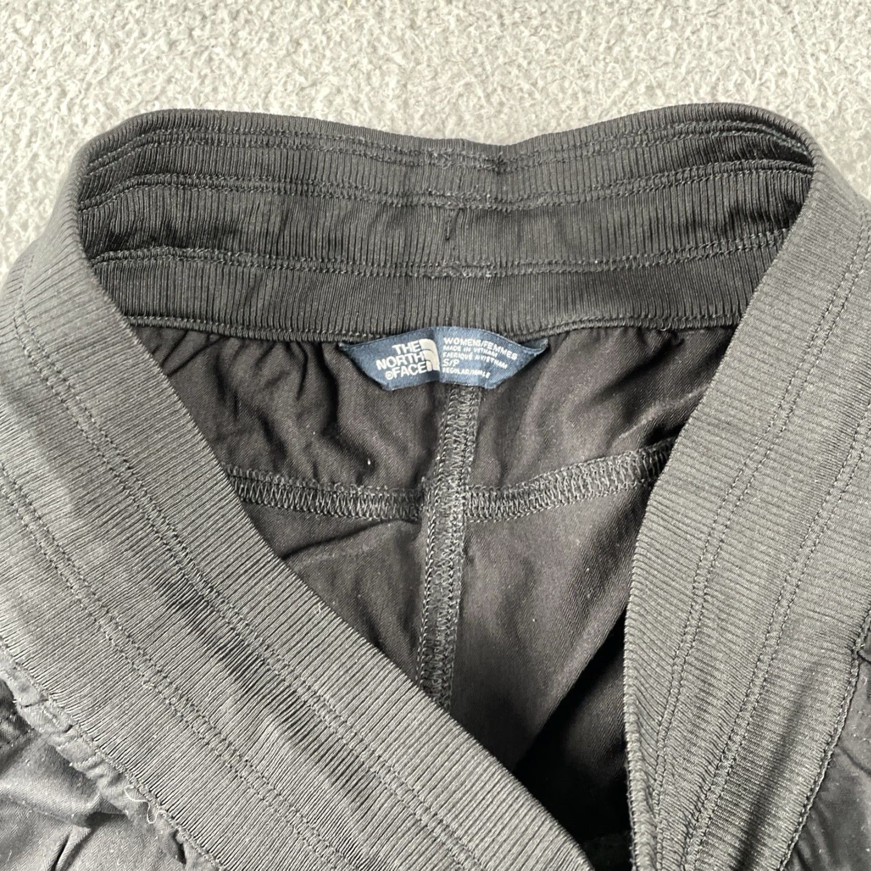 The North Face VINTAGE The North Face Outdoor Women’s S Athletic Capri Pants Black Packable Quick Dry Size 28" / US 6 / IT 42 - 4 Thumbnail