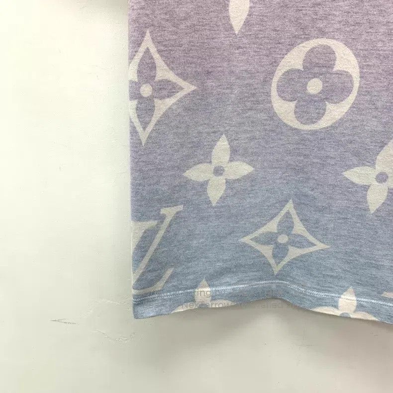 Louis Vuitton Louis Vuitton Gradient logo print cotton crewneck short sl Size US M / EU 48-50 / 2 - 4 Thumbnail