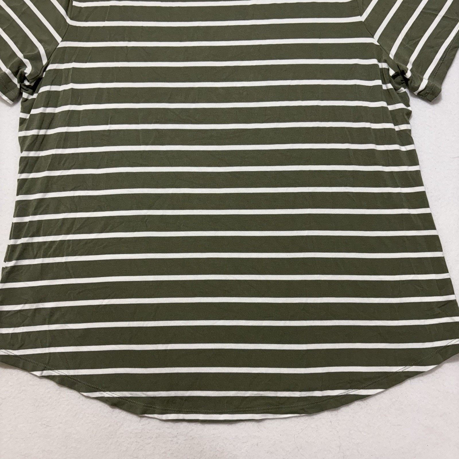 Old Navy Old Navy Luxe Women's XL T Shirt Green Striped Pullover Tee Size XL / US 12-14 / IT 48-50 - 12 Thumbnail