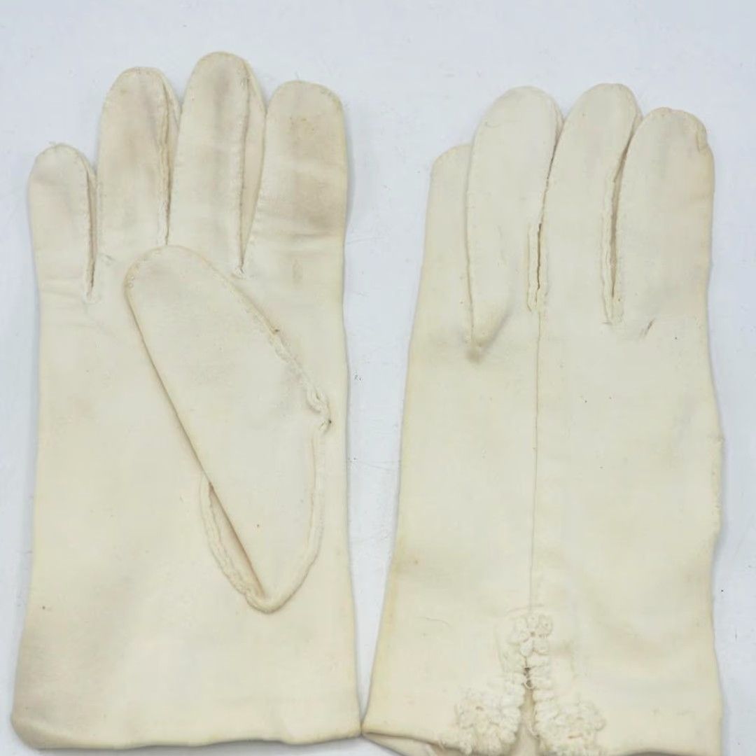 Vintage VINTAGE Ladies White Fabric Church Gloves Womens (One Size) Gloves Womens White Fabric Church Gloves Women - Mens? Size ONE SIZE - 2 Thumbnail