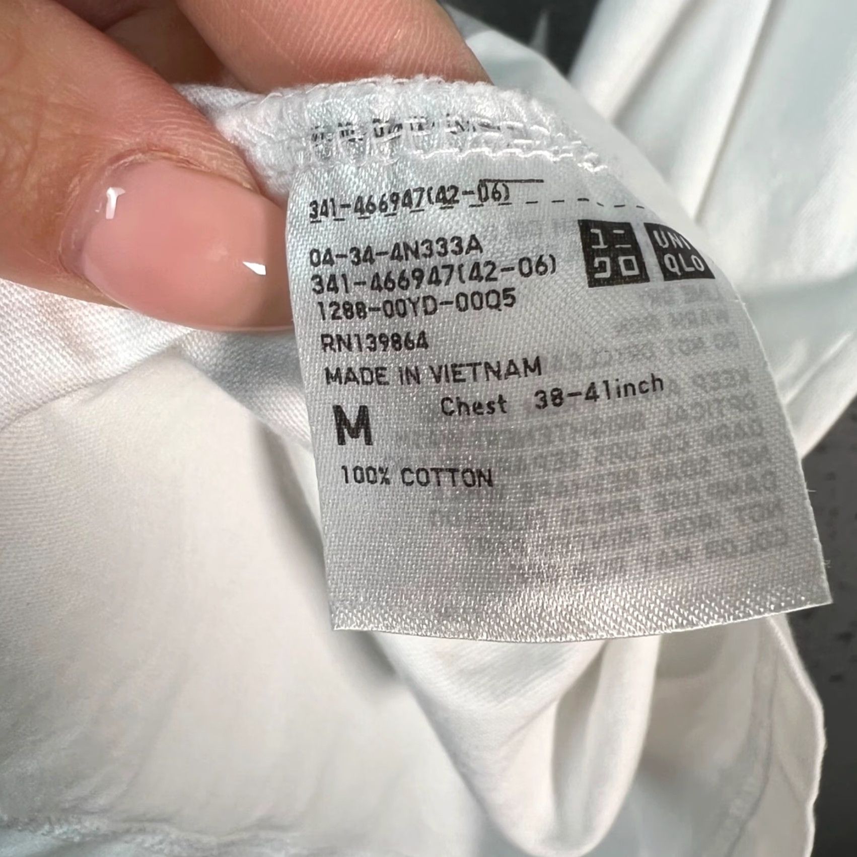 Uniqlo Uniqlo UT me! Mens Size Medium White Graphic T-Shirt Size US M / EU 48-50 / 2 - 4 Thumbnail