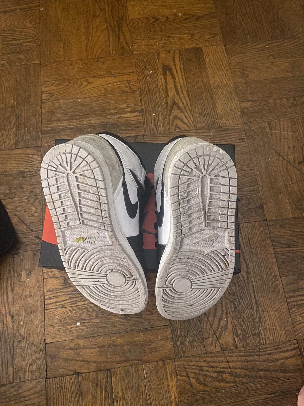 Jordan Brand Jordan 1 Retro High OG Bleached Coral Men's Size US 9.5 / EU 42-43 - 6 Thumbnail