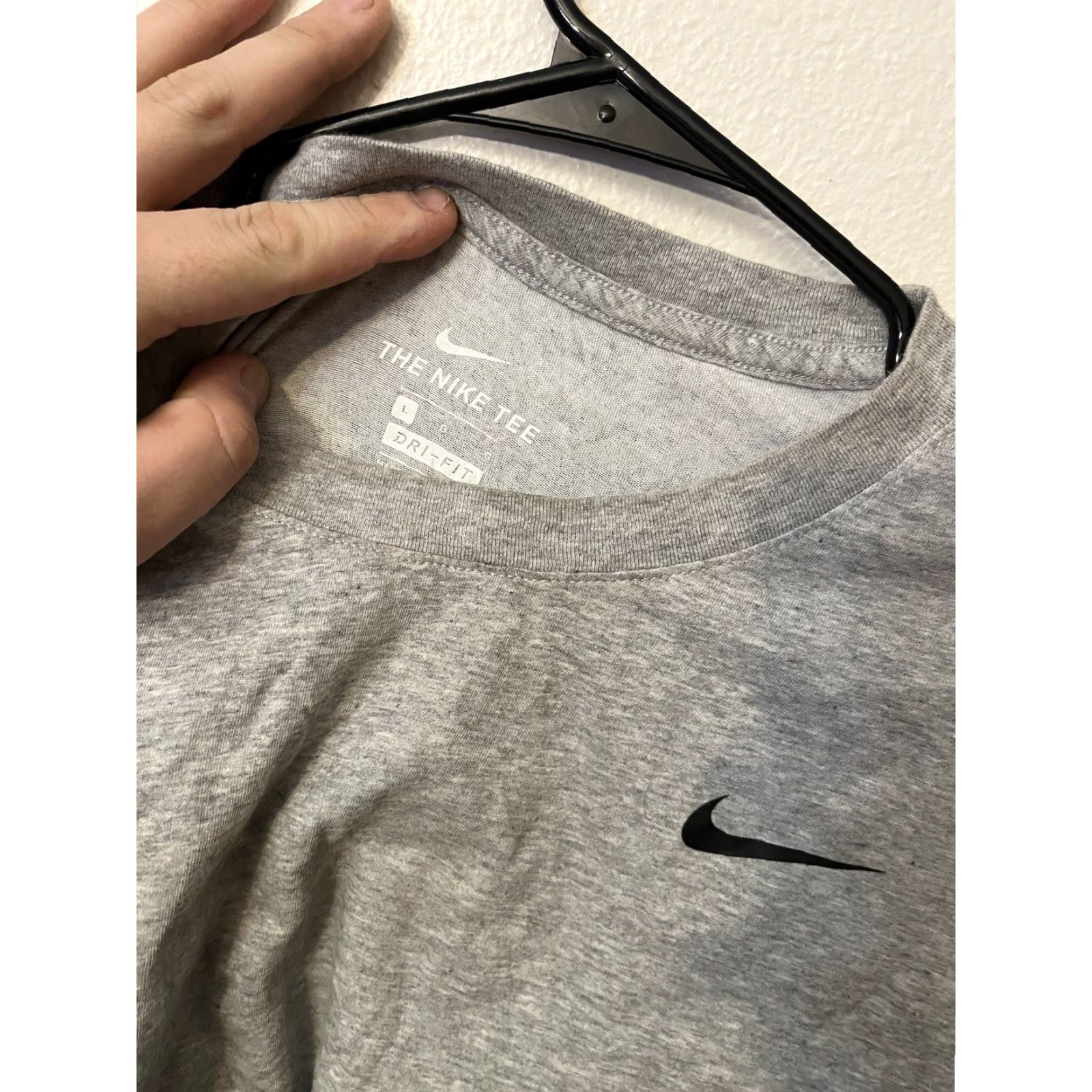 Nike Nike Dri-Fit Tee T-Shirt Mens Gray Large Athletic Short Sleeve Crew Neck Logo Graphic 90s Sports Nike Elite T-Shirt Mens L Gray Size US L / EU 52-54 / 3 - 2 Thumbnail