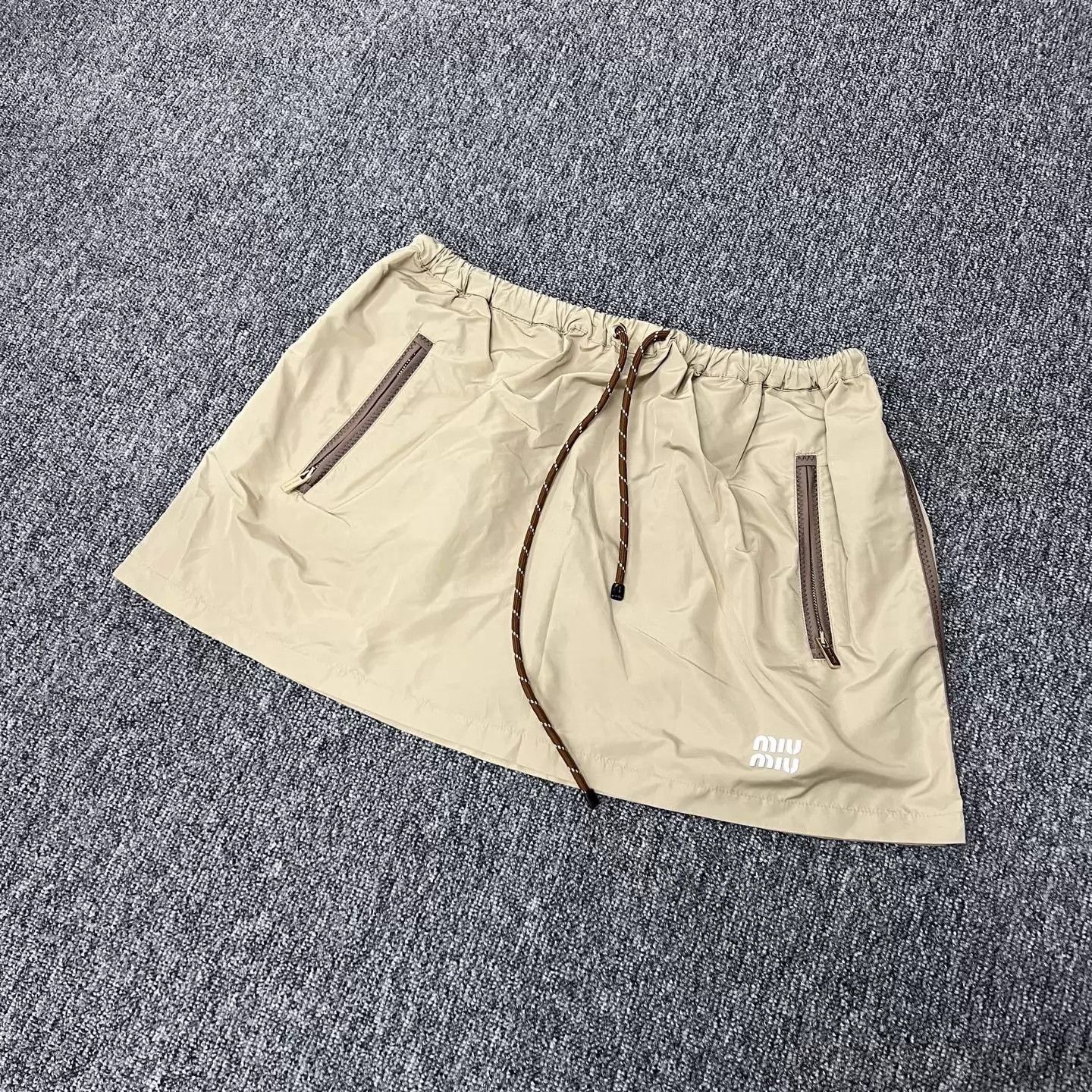 Miu Miu MIU MIU Khaki Logo Drawstring Nylon Short Skirt Size 28" / US 6 / IT 42 - 4 Thumbnail