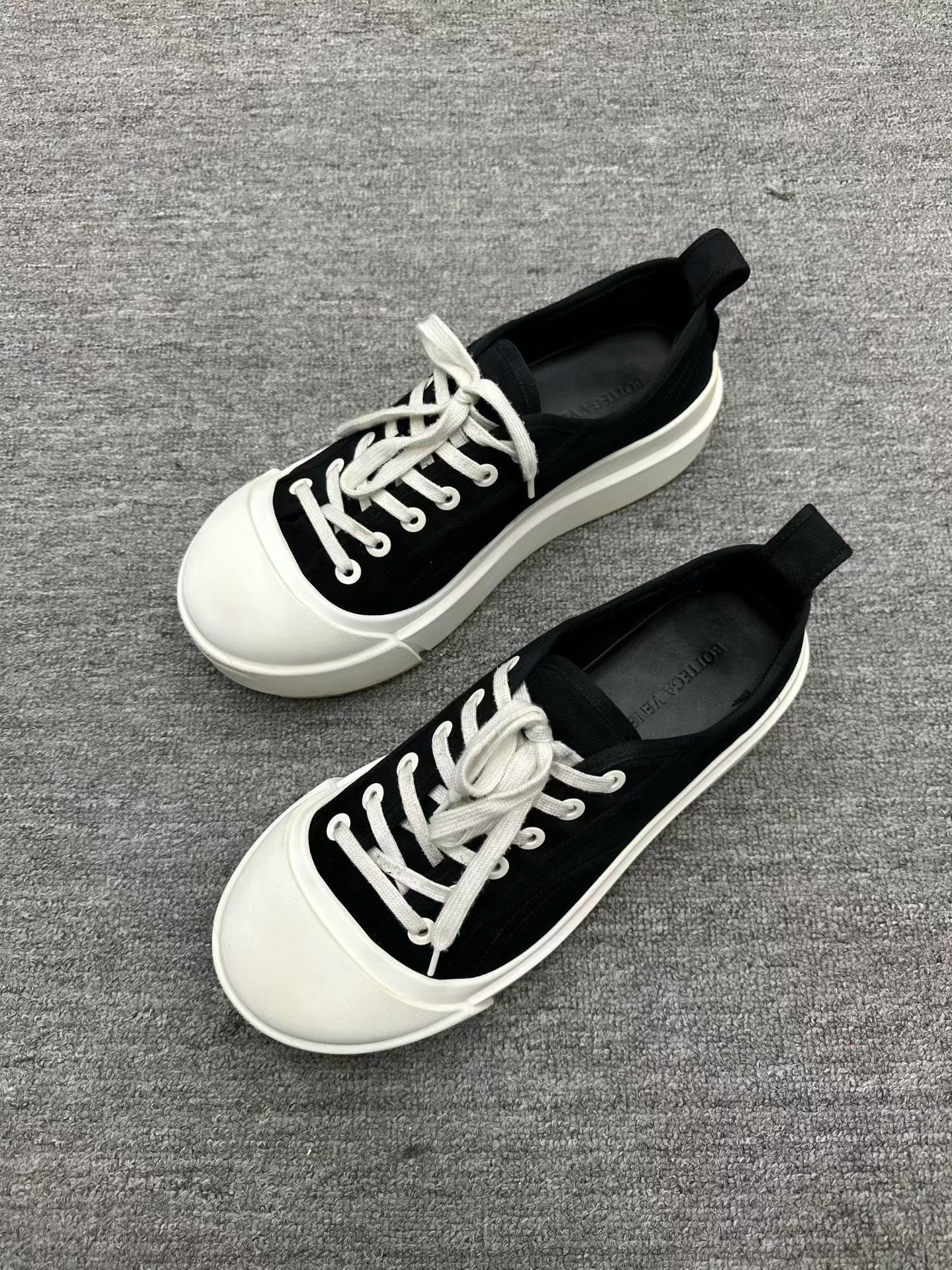 Bottega Veneta Bottega Veneta Black Lowtop Sneakers 11 Men Size US 11 / EU 44 - 1 Thumbnail