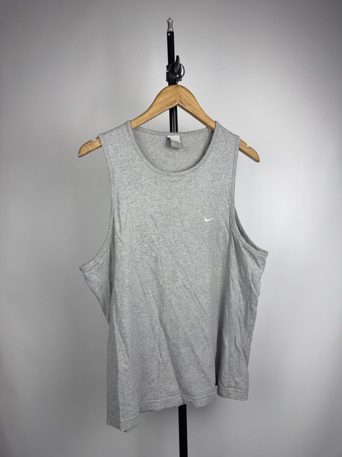 Nike 00s Vintage Nike Minimalist Sleeveless Tank Top Grey Swoosh Size US L / EU 52-54 / 3 - 1 Thumbnail