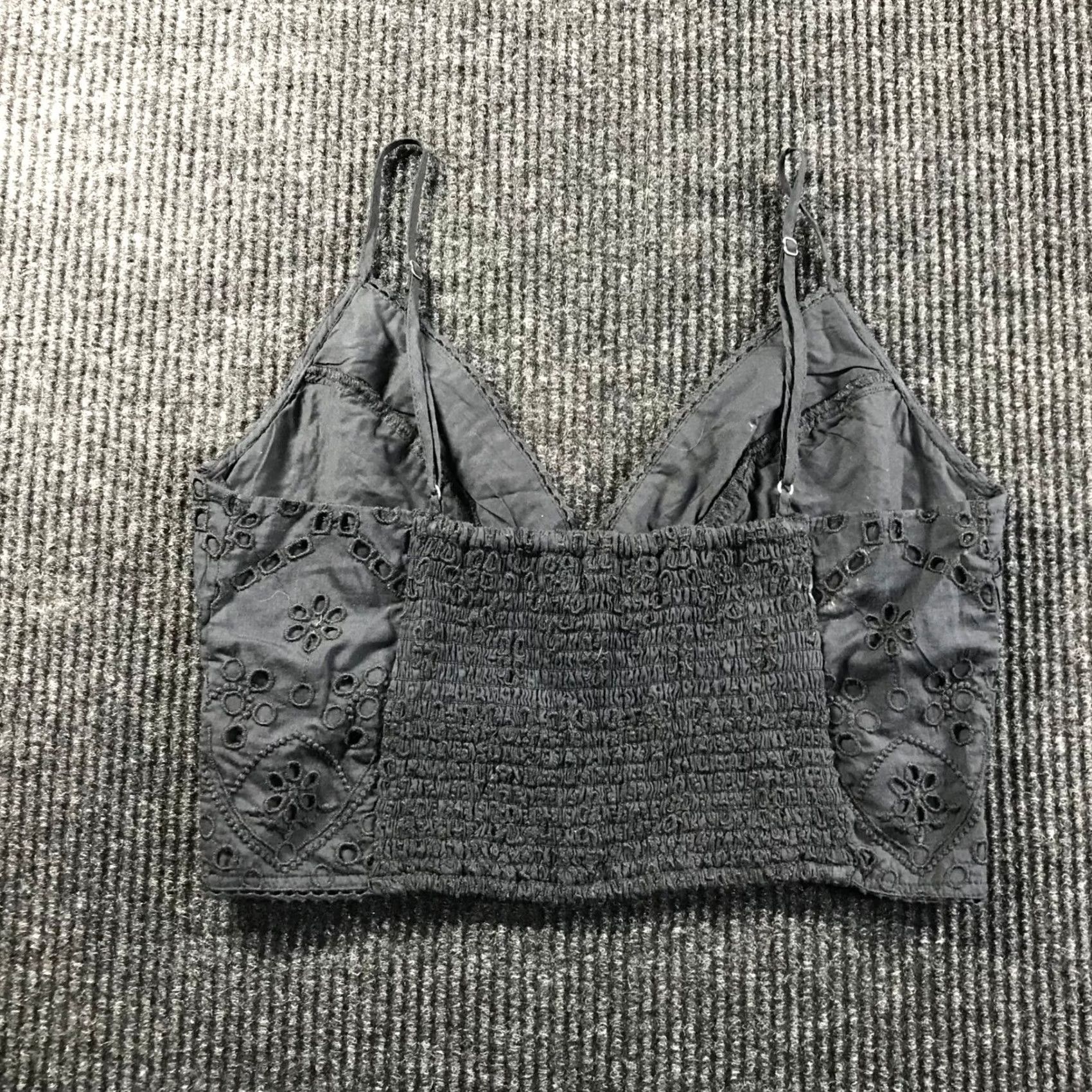 Abercrombie & Fitch Abercrombie & Fitch Black Eyelet Floral Embroidered Smocked Crop Top Womens M Size M / US 6-8 / IT 42-44 - 4 Thumbnail