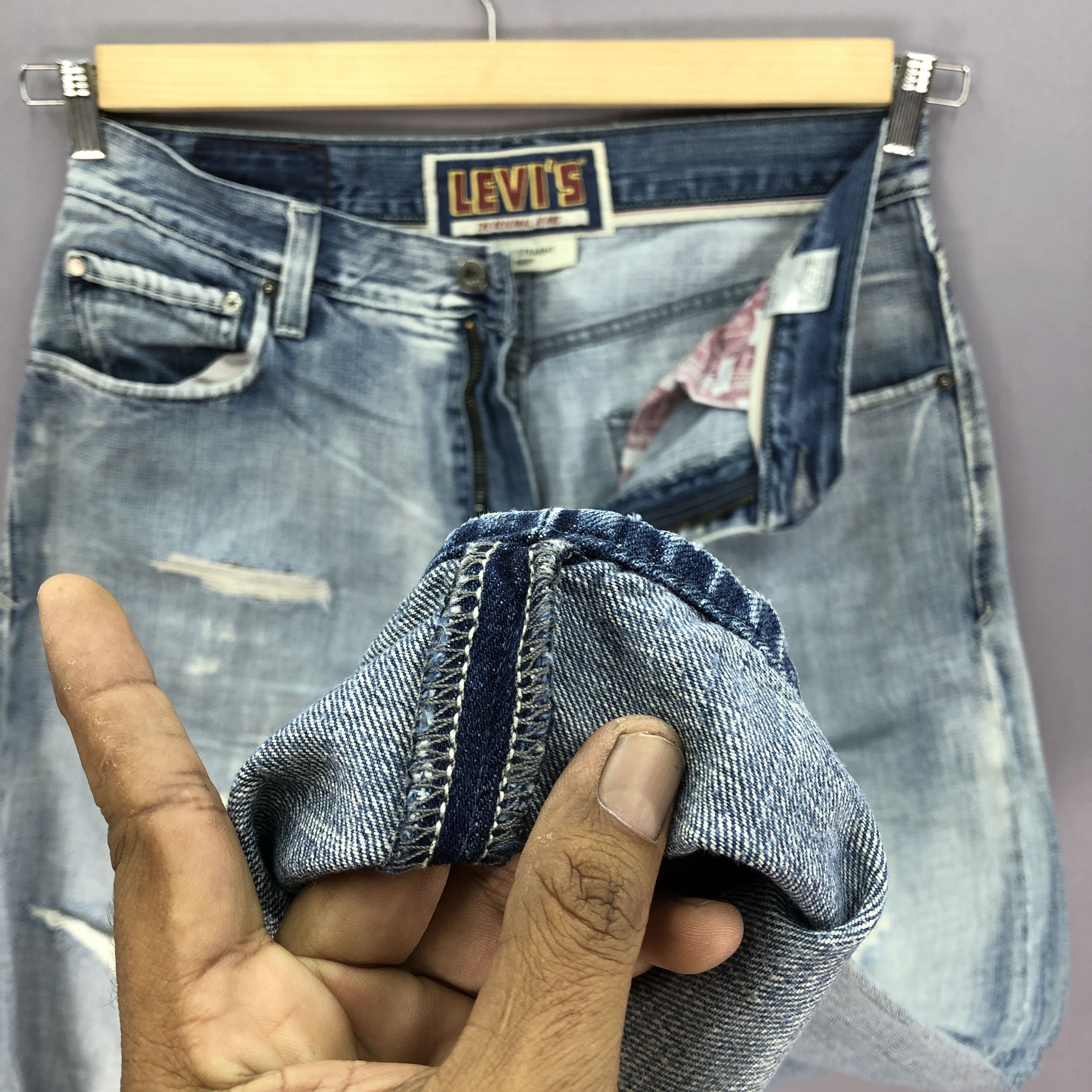 Jean Vintage Distressed Levis Baggy Jeans Levi's 569 Faded Denim Size US 32 / EU 48 - 12 Thumbnail