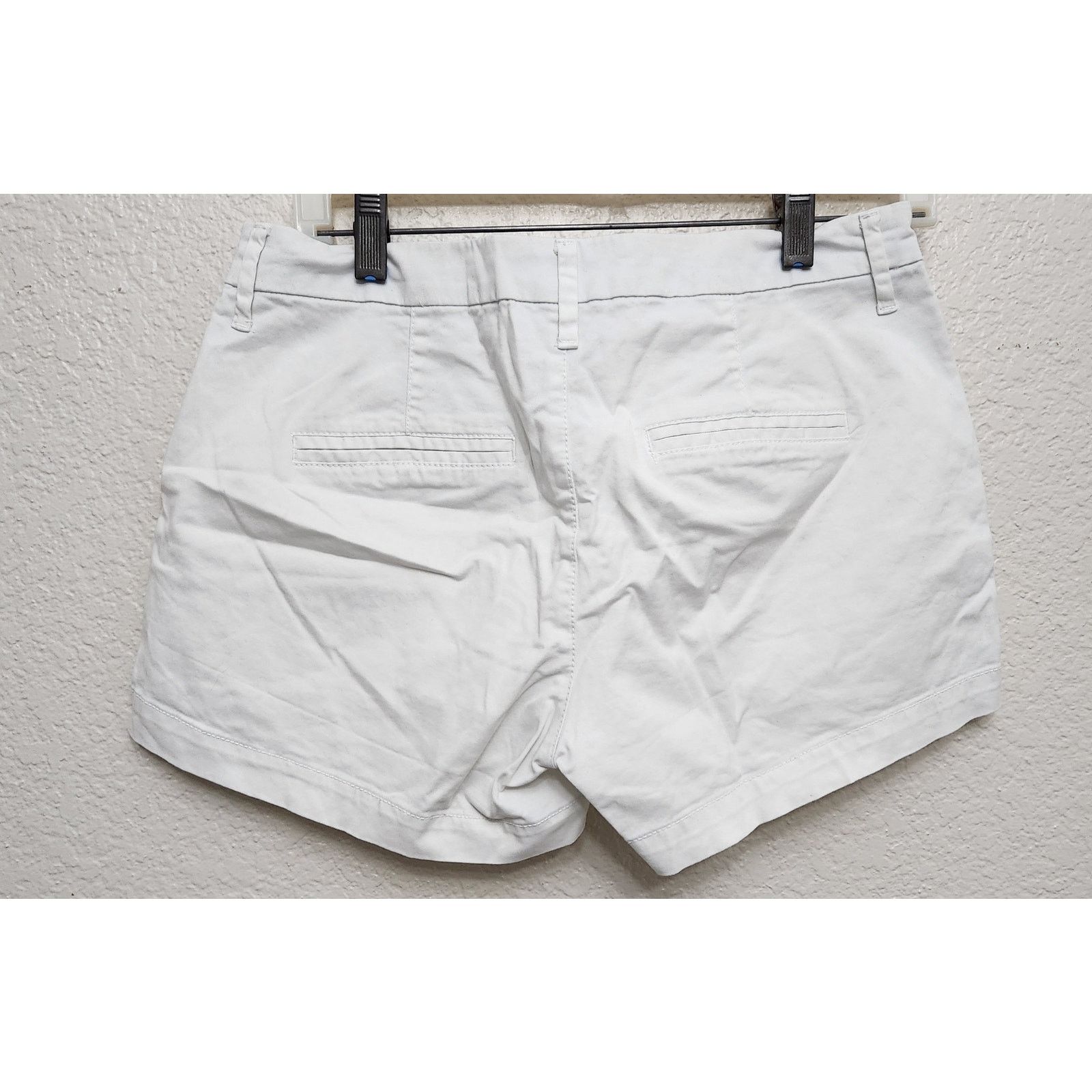 Old Navy Old Navy White Flat Front Slashed Pockets Chino Short 2 Size 30" / US 8 / IT 44 - 2 Thumbnail
