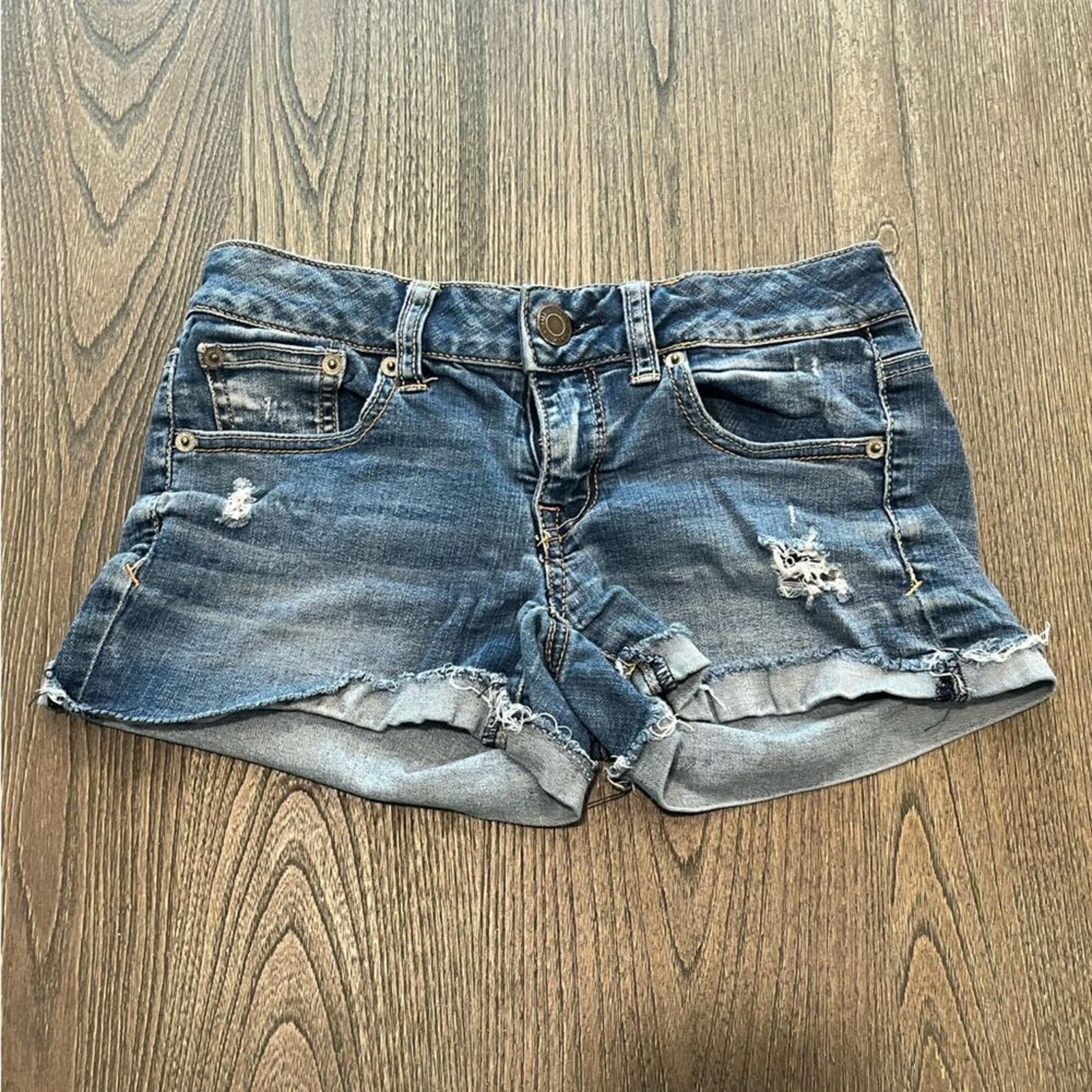 American Eagle Outfitters American Eagle Super Stretch Medium Wash Shorts Size 2 Size 26" / US 2 / IT 38 - 1 Thumbnail