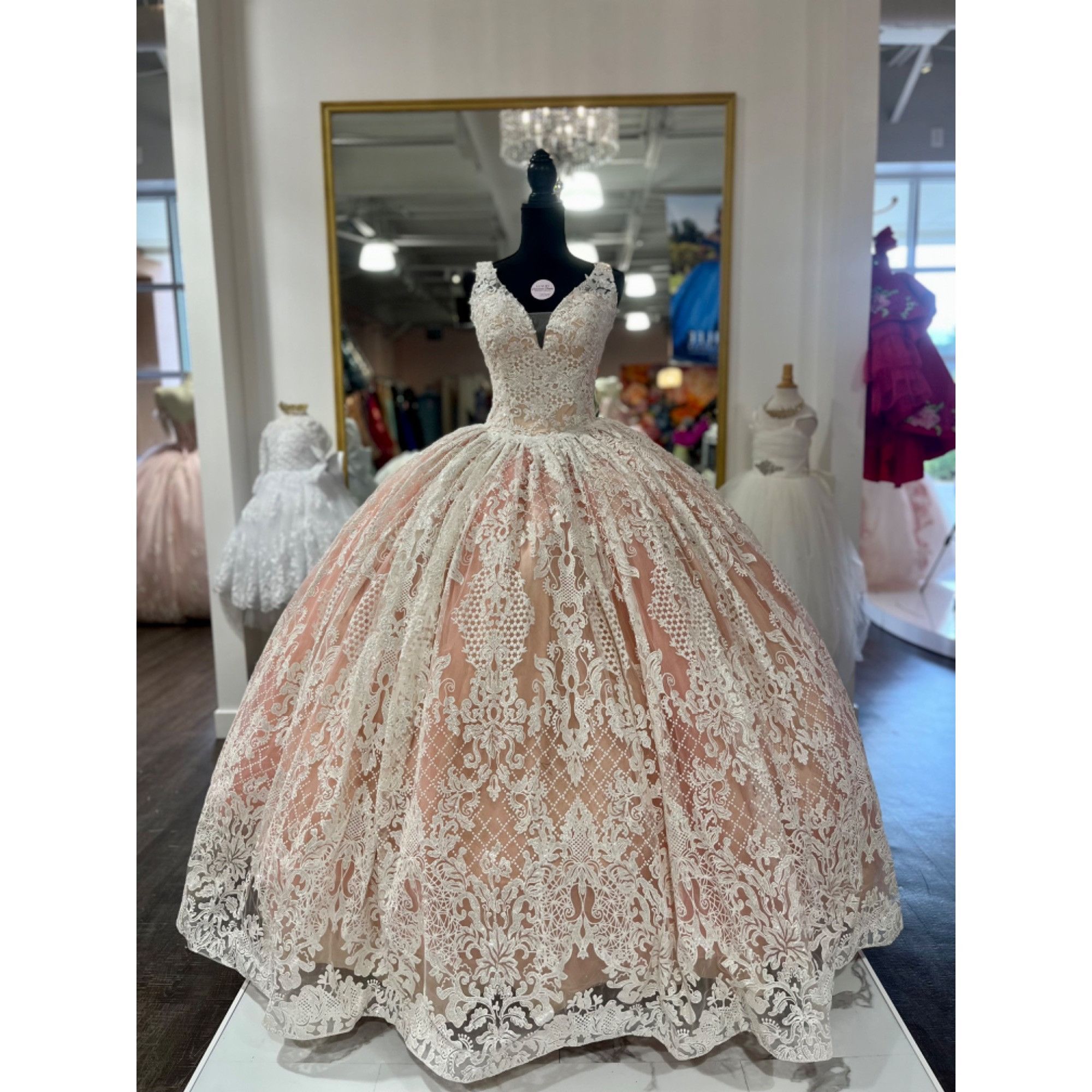 Other V-neckline with detachable sleeves, lace appliques bodice, g Size XL / US 12-14 / IT 48-50 - 1 Thumbnail