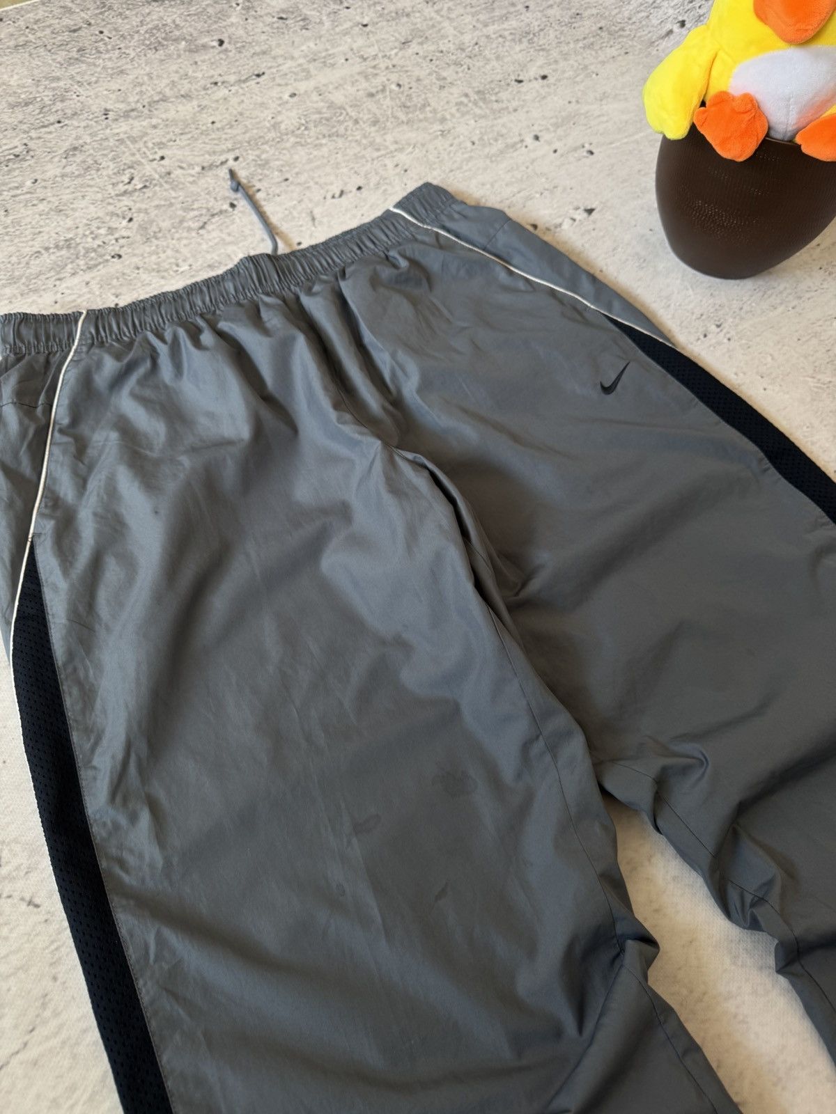 Nike × Vintage NIKE NYLON VINTAGE Y2K OVERSIZE BAGGY FIT PANTS SWEATPANTS Size US 34 / EU 50 - 5 Thumbnail
