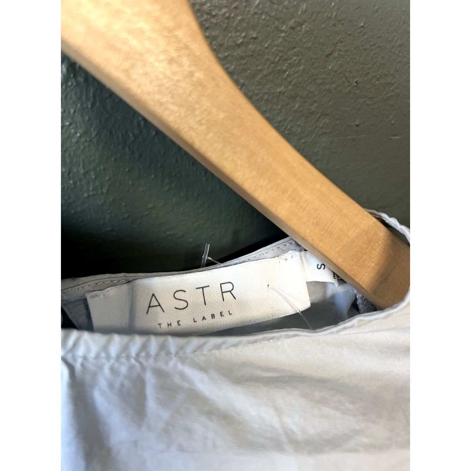 ASTR The Label ASTR The Label Blouse Womens Size Small Gray Cropped Short Sleeve Light Size S / US 4 / IT 40 - 3 Thumbnail