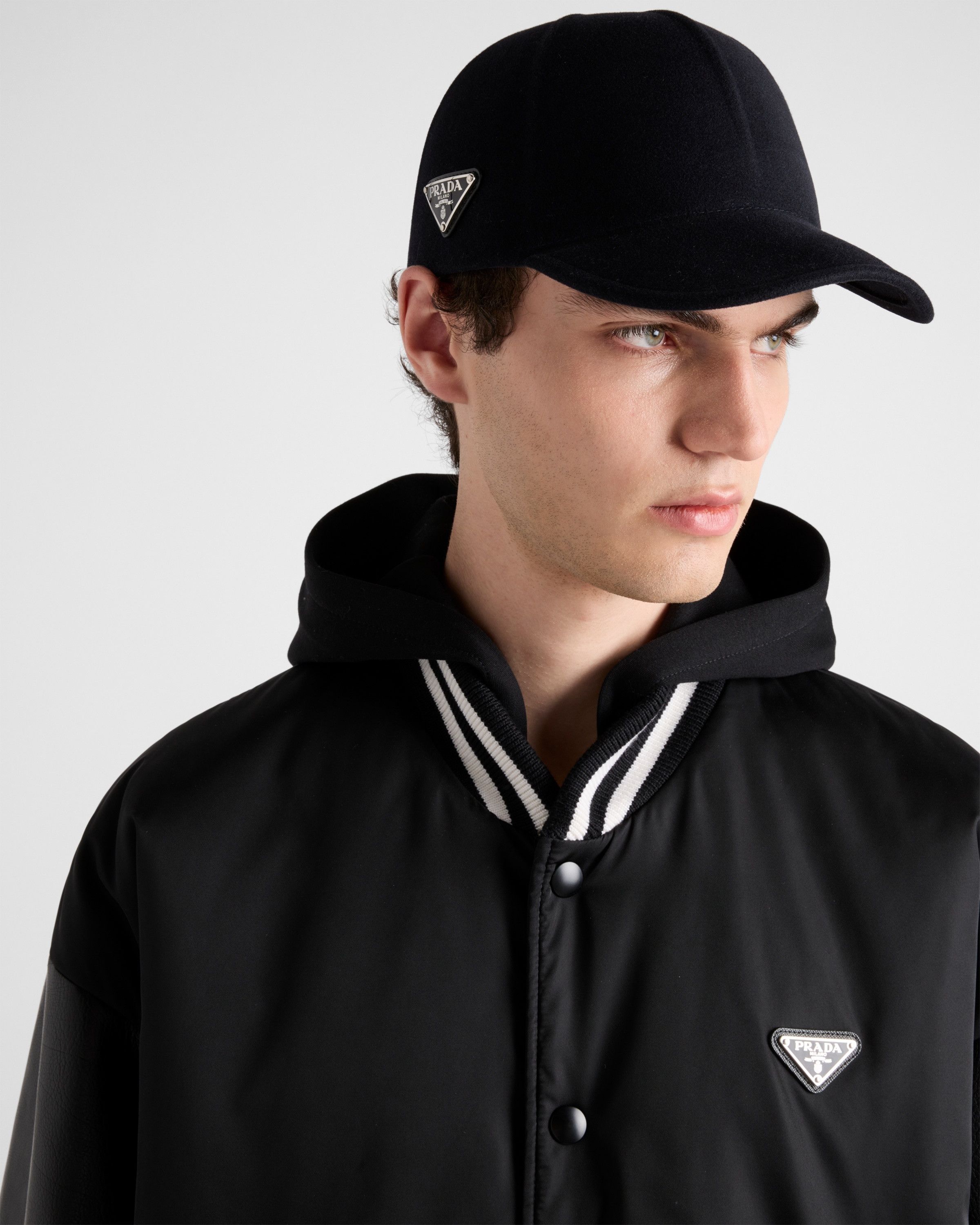 Prada o1la1rc1a0925 Oversized Re-Nylon Bomber Jacket in Black Size US M / EU 48-50 / 2 - 4 Thumbnail