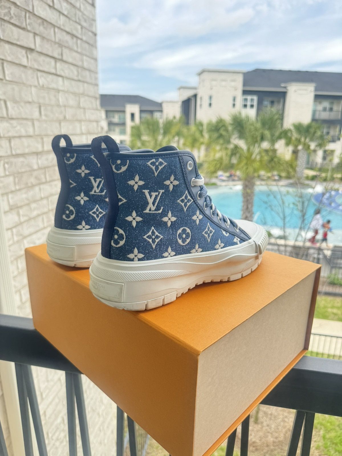 Louis Vuitton Louis Vuitton Monogram Denim Hightop Sneaker Size US 9 / IT 39 - 4 Thumbnail