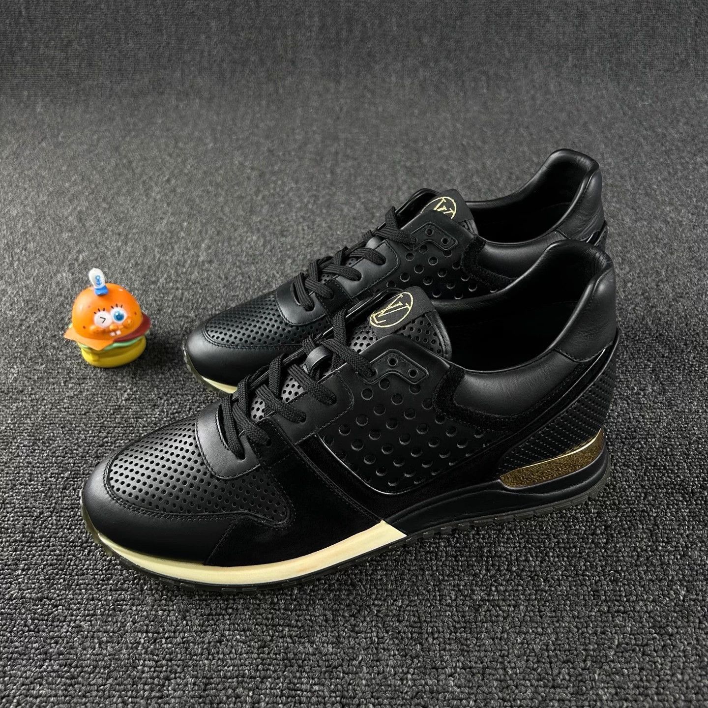 Louis Vuitton Louis Vuitton Black LV Logo Sneakers - Size 40 Size US 7 / EU 40 - 1 Thumbnail
