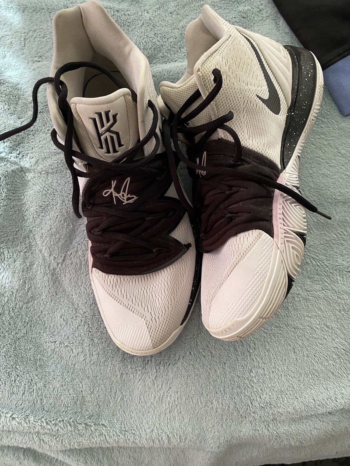 Kyrie 5 tb white