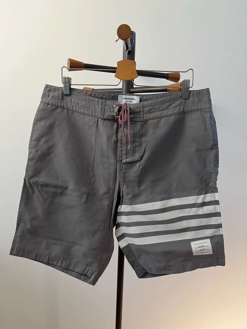 Thom Browne Thom Browne size3 Gray nylon striped shorts Size US 27 - 1 Thumbnail