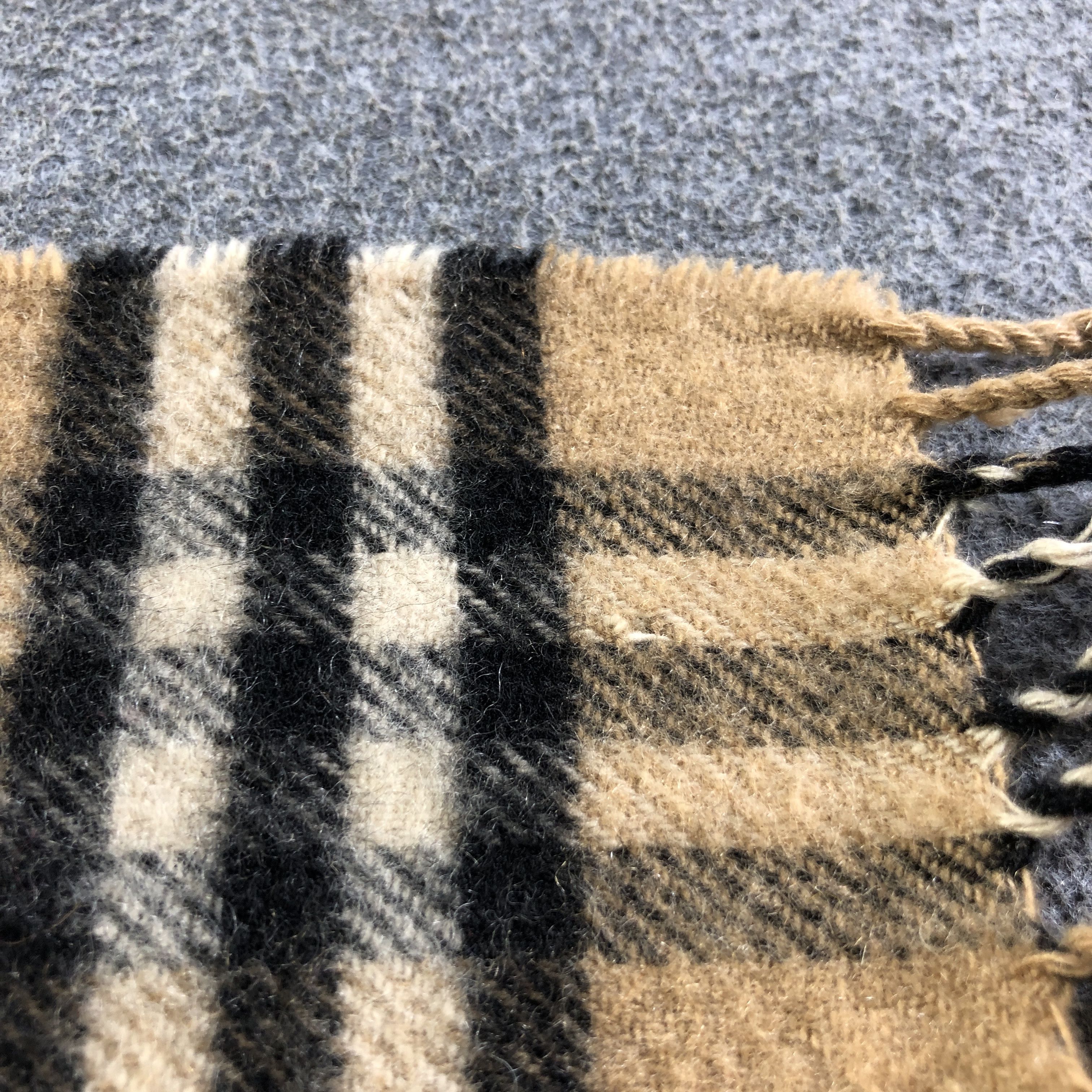 Burberry Burberrys Nova Check Tan Wool Scarf Muffler V2696 Size ONE SIZE - 21 Thumbnail
