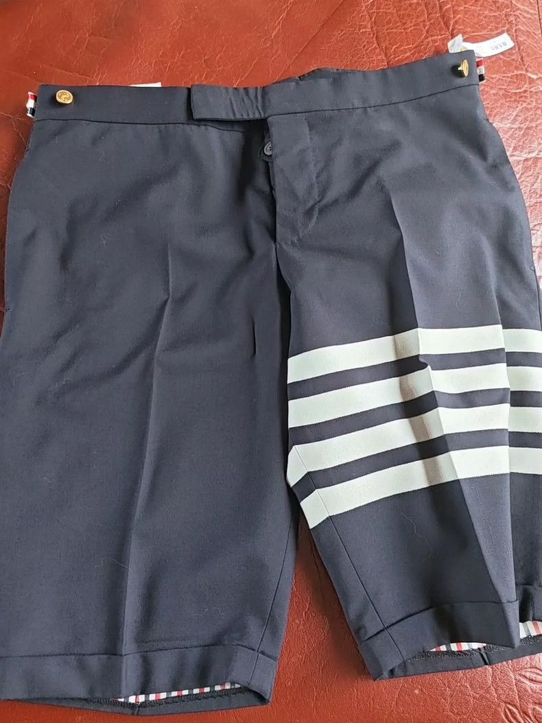 Thom Browne Thom Browne size2 Wool suit shorts Size US 26 / EU 42 - 1 Thumbnail