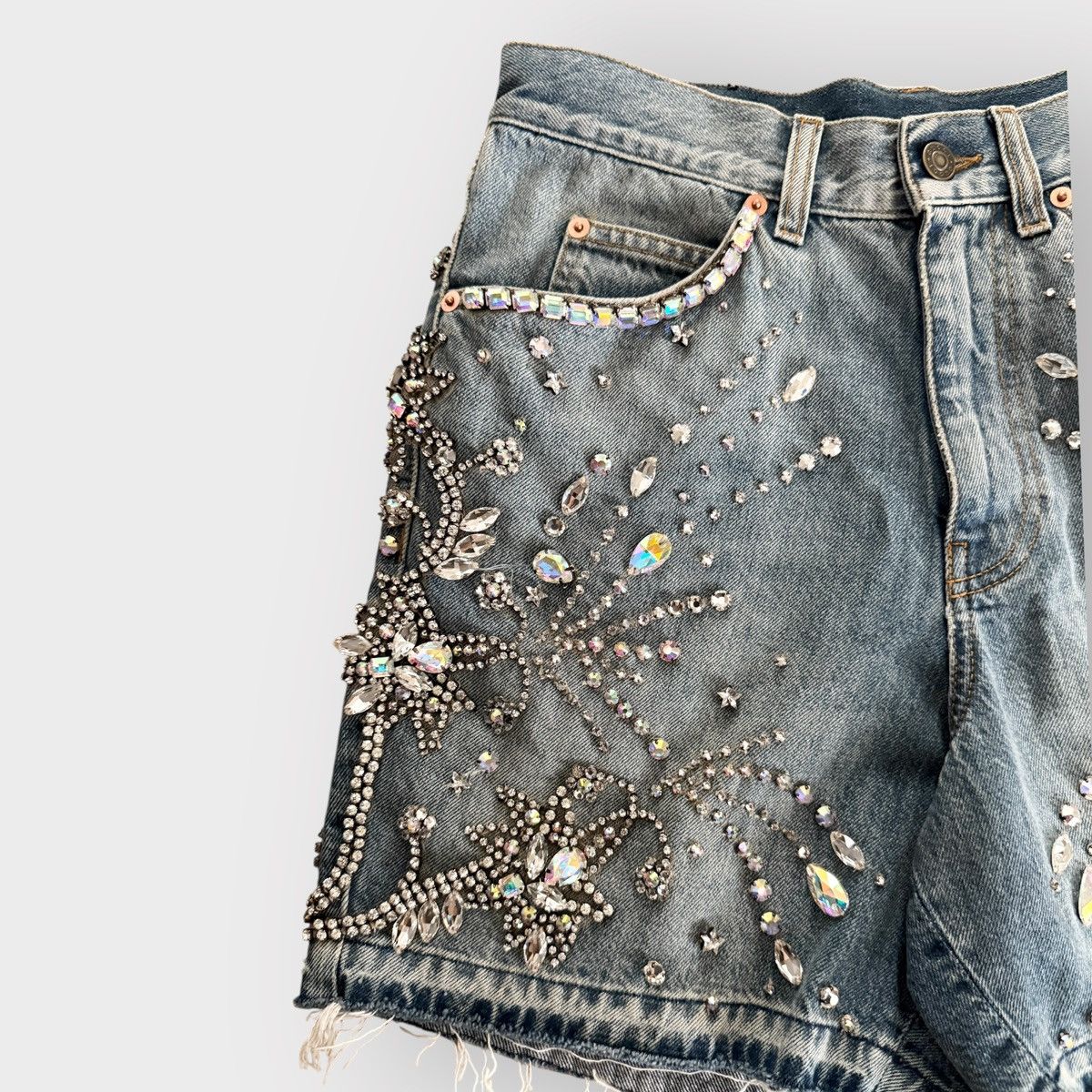 Gucci STEAL! Gucci Blue Stud Embellished Denim Shorts (30) Size US 30 / EU 46 - 4 Thumbnail