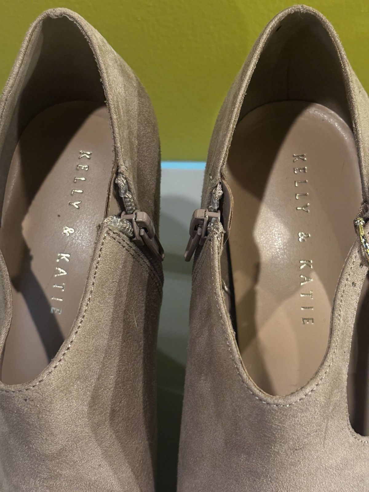 Other Beige suede 4” heels2705 Size US 7.5 / IT 37.5 - 10 Thumbnail