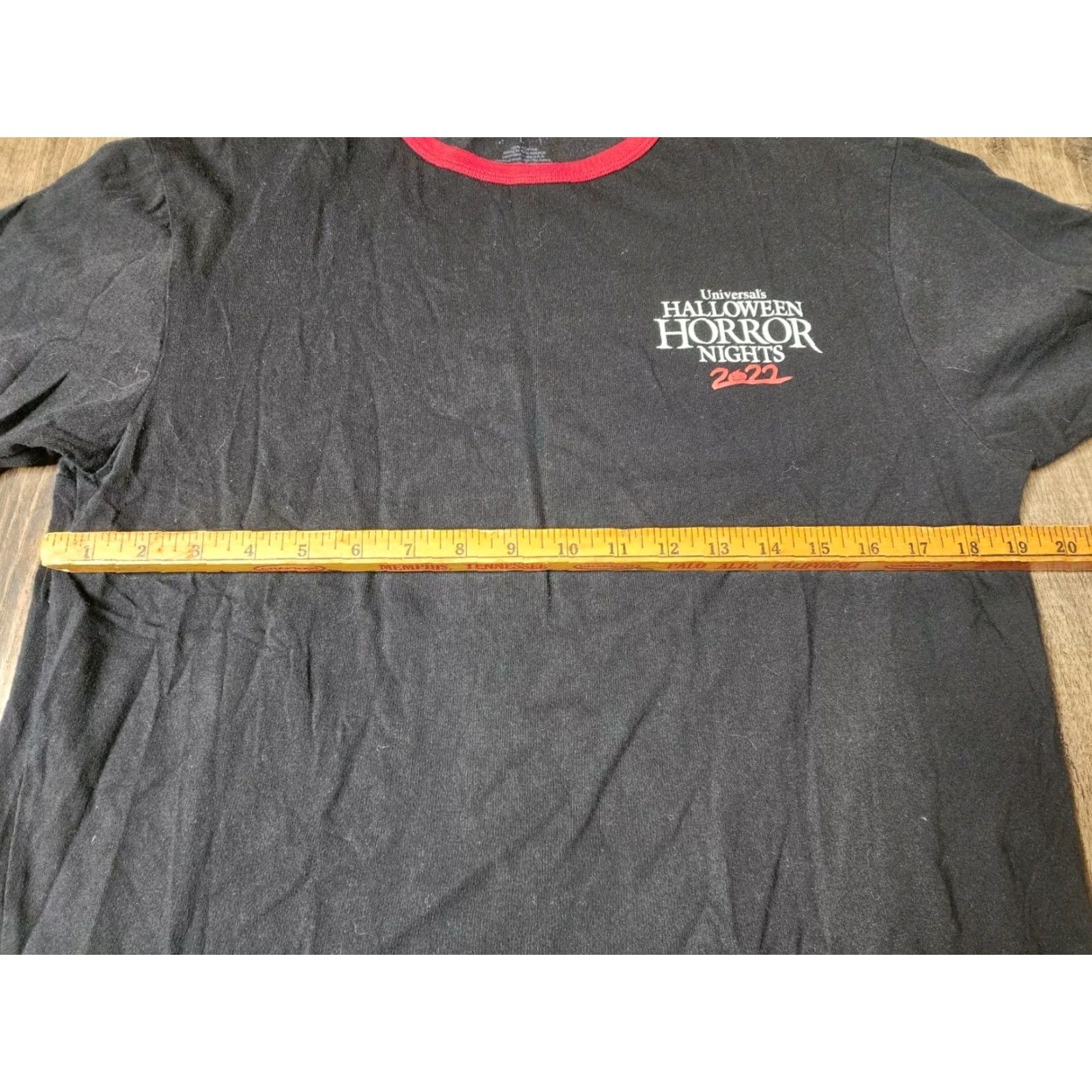 Vintage Universal Studios Horror T-Shirt Mens Large Black Halloween 2022 "Never Go Alone" Short Sleeve Size US L / EU 52-54 / 3 - 2 Thumbnail