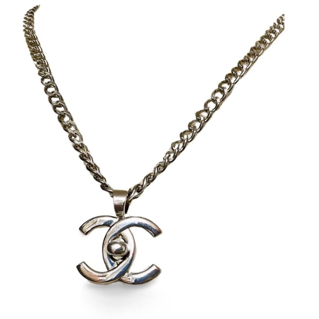 Chanel Vintage Chanel turn lock CC silver chain necklace. Size ONE SIZE - 1 Thumbnail